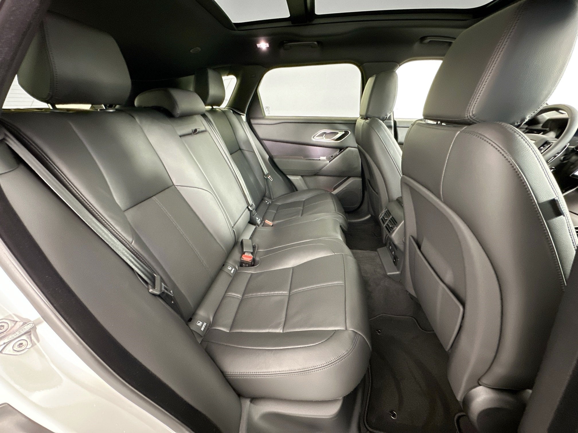 2026 Land Rover Range Rover Velar Dynamic SE