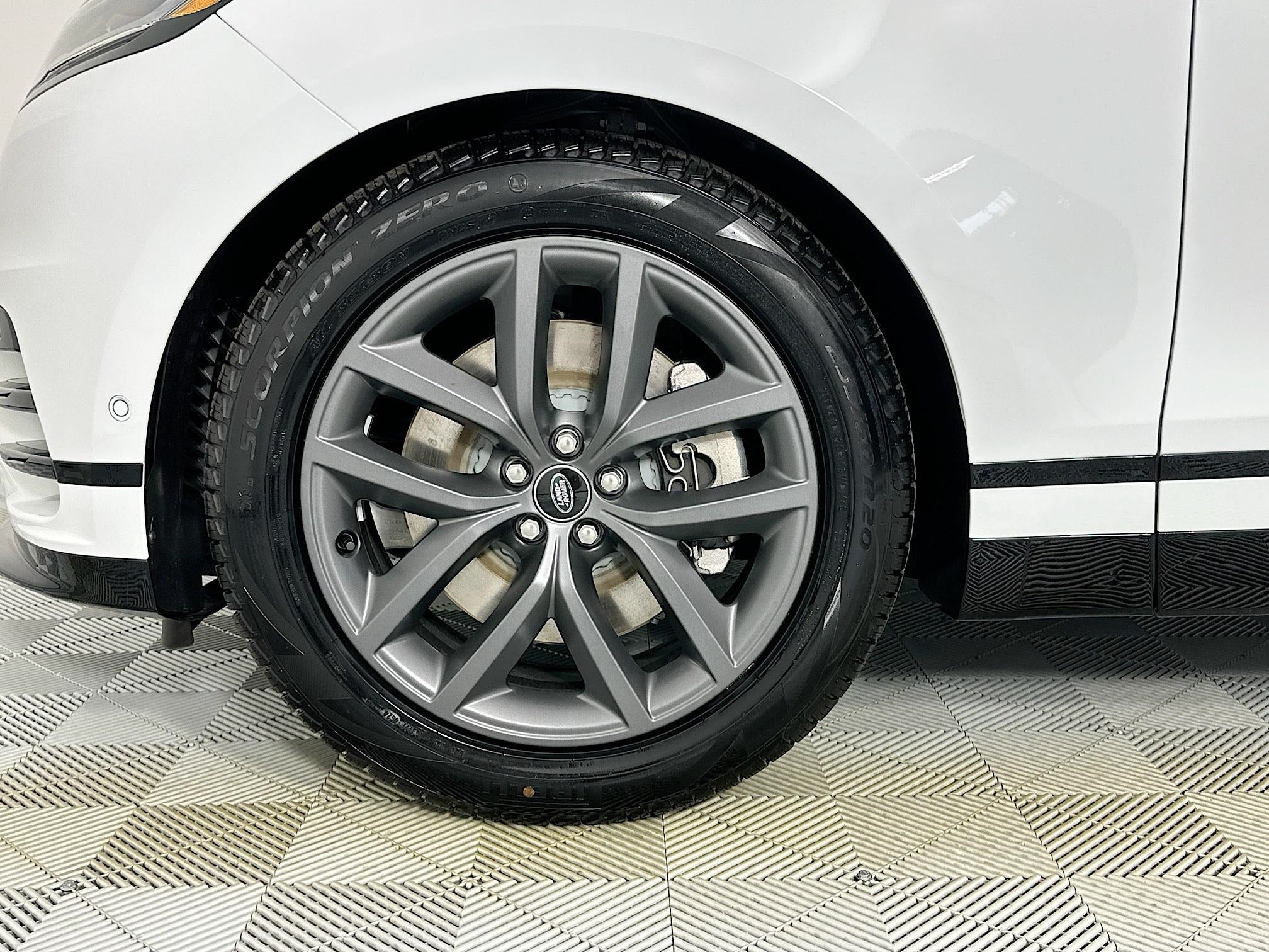 2026 Land Rover Range Rover Velar Dynamic SE