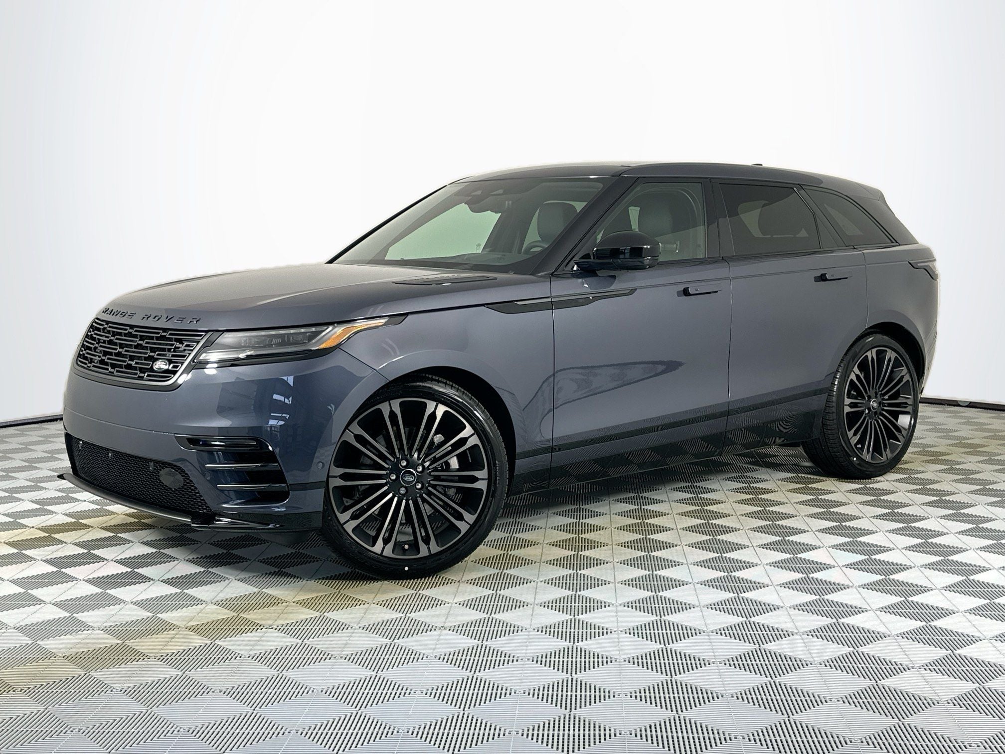 2026 Land Rover Range Rover Velar Dynamic SE