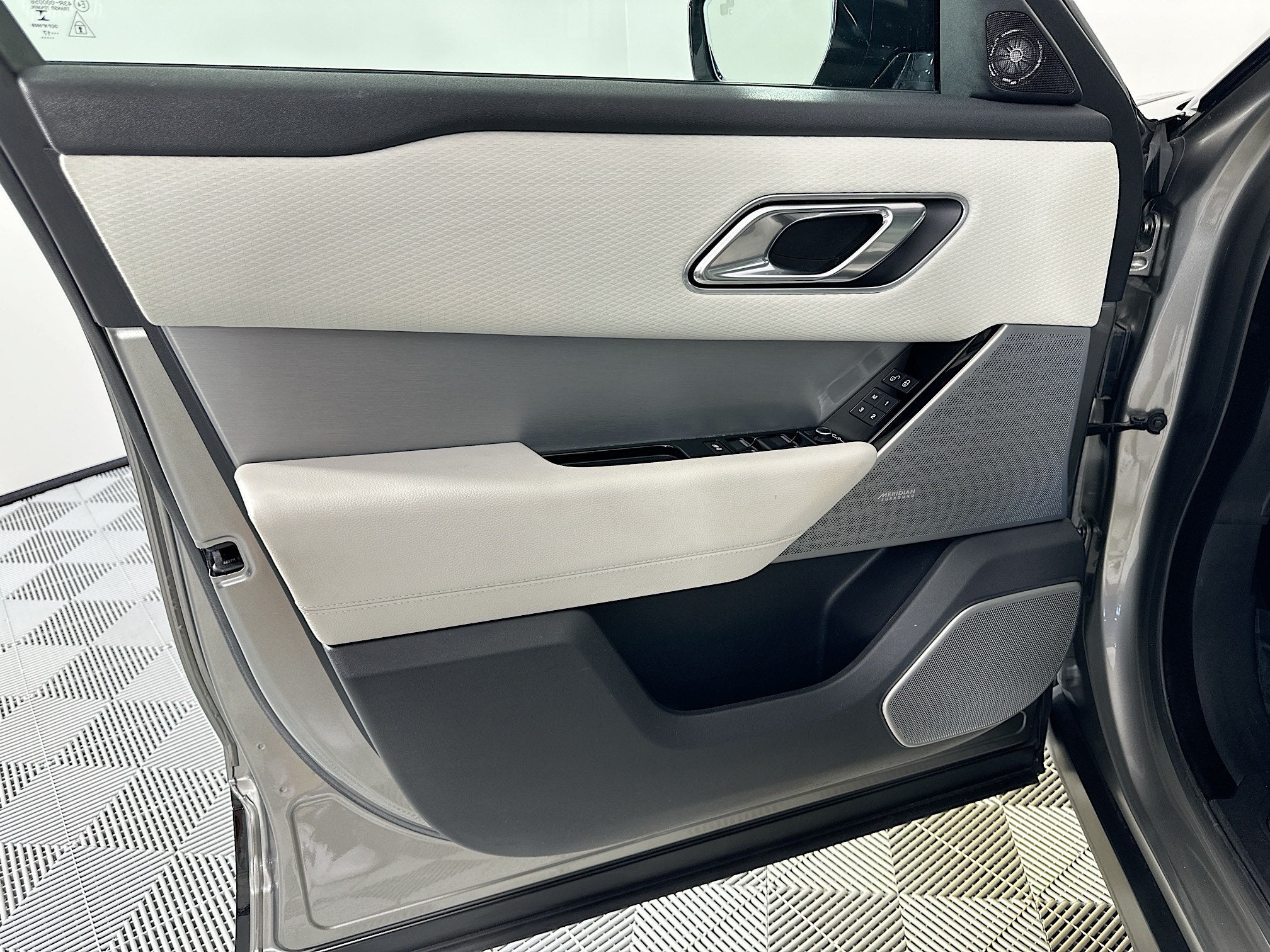 2018 Land Rover Range Rover Velar SE R-Dynamic