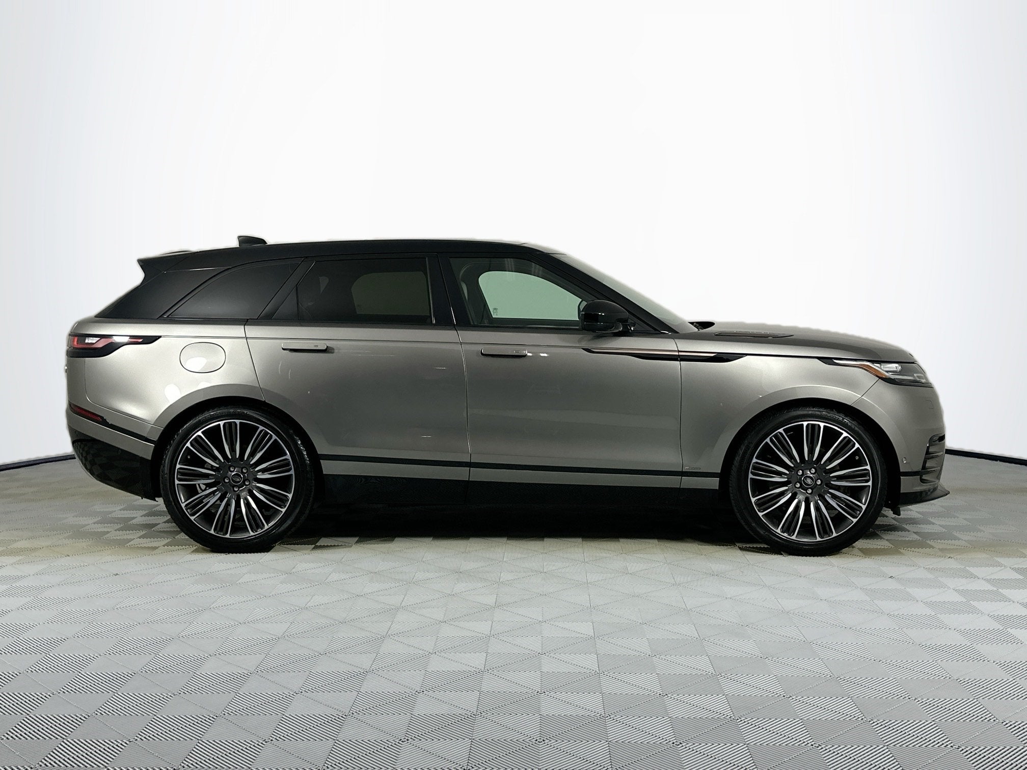 2018 Land Rover Range Rover Velar SE R-Dynamic