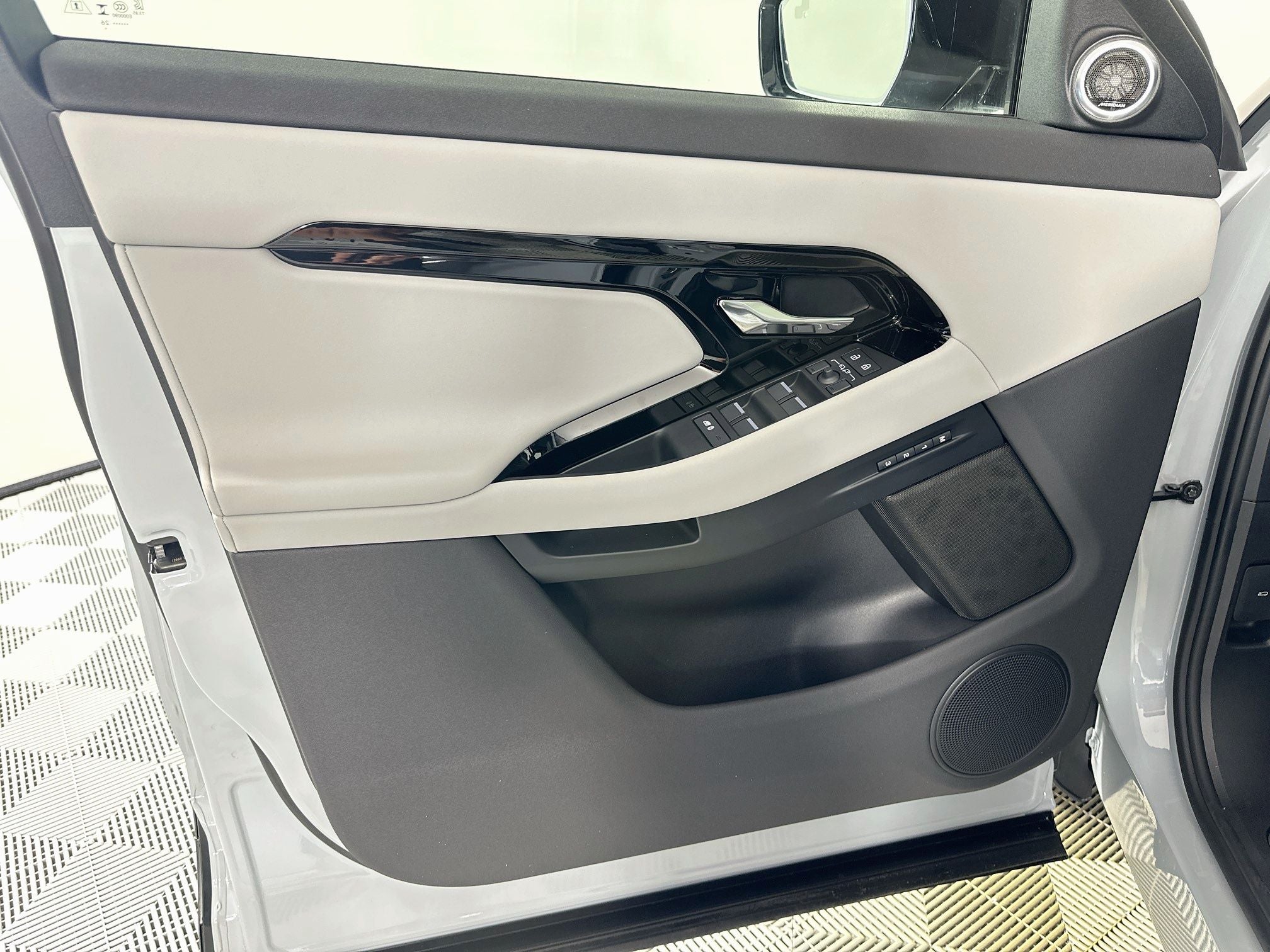 2026 Land Rover Range Rover Evoque S