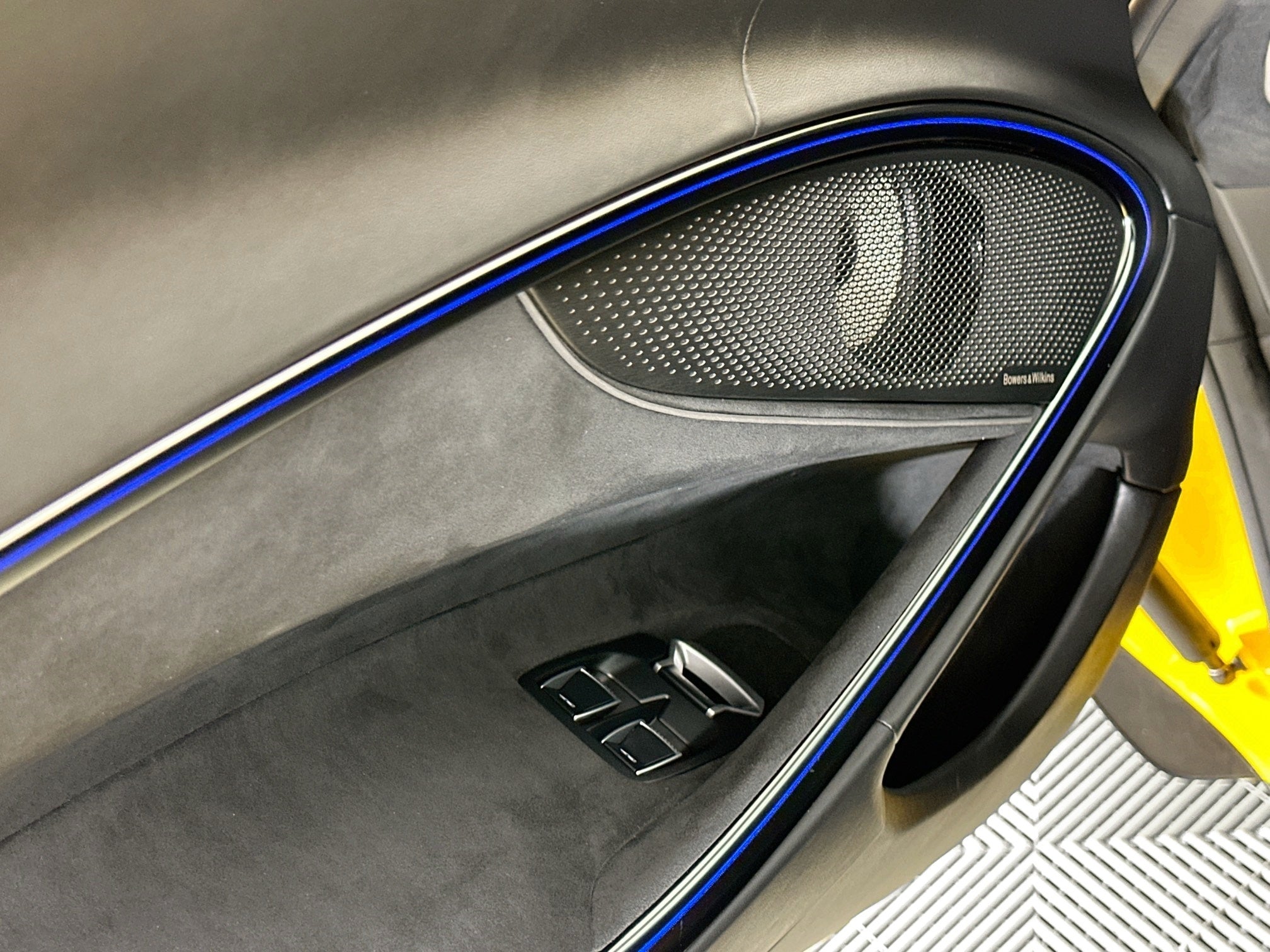 2025 McLaren Artura Base