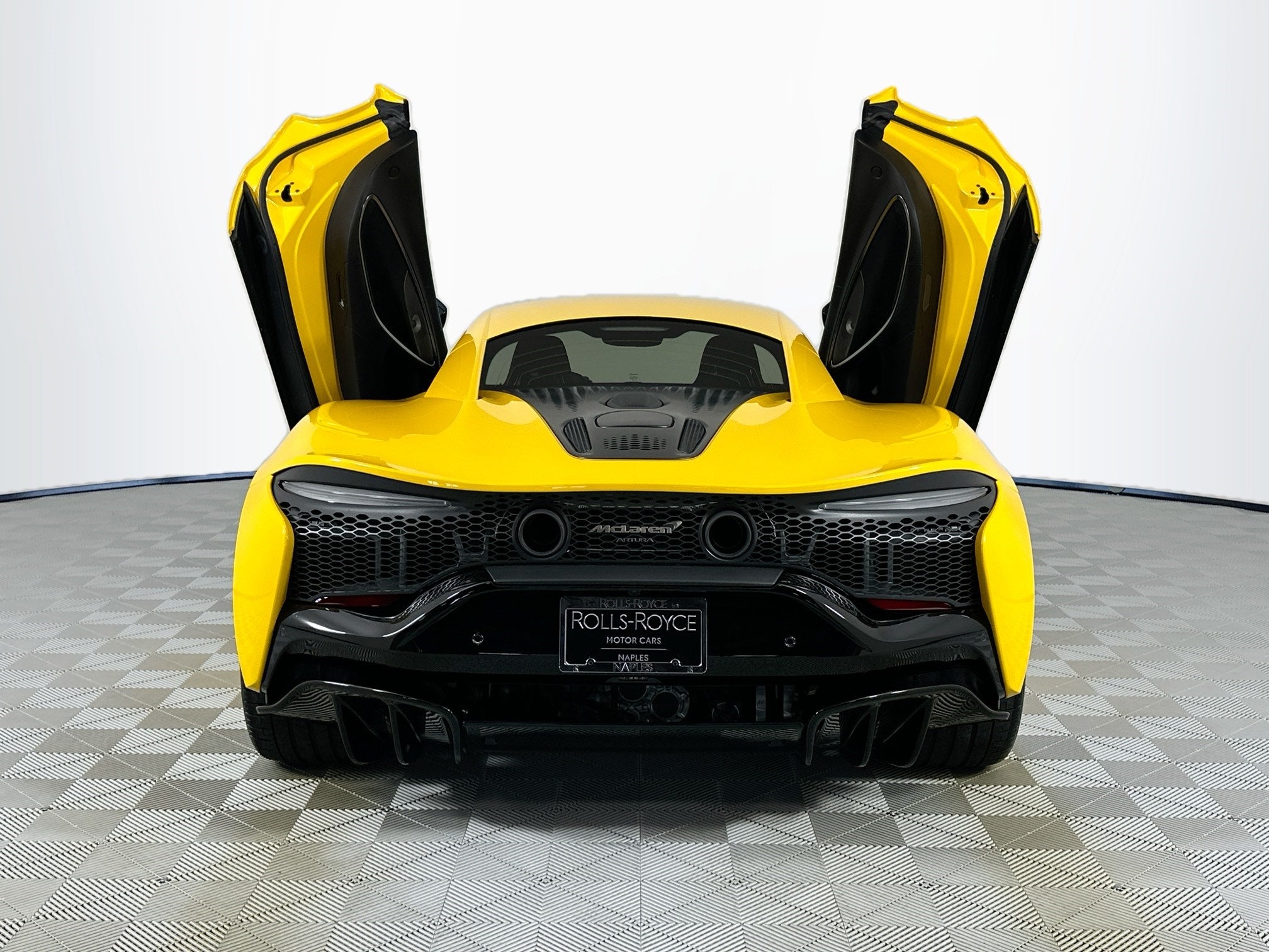 2025 McLaren Artura Base