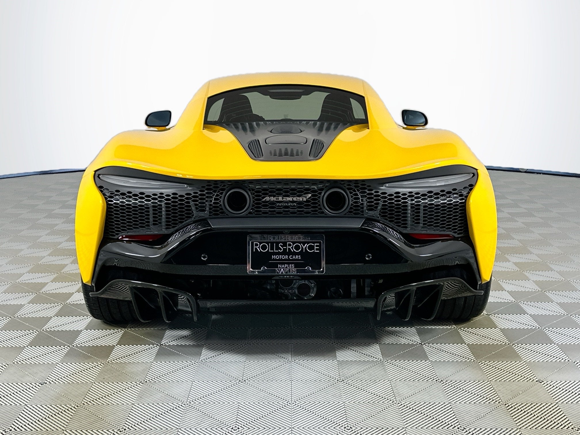 2025 McLaren Artura Base