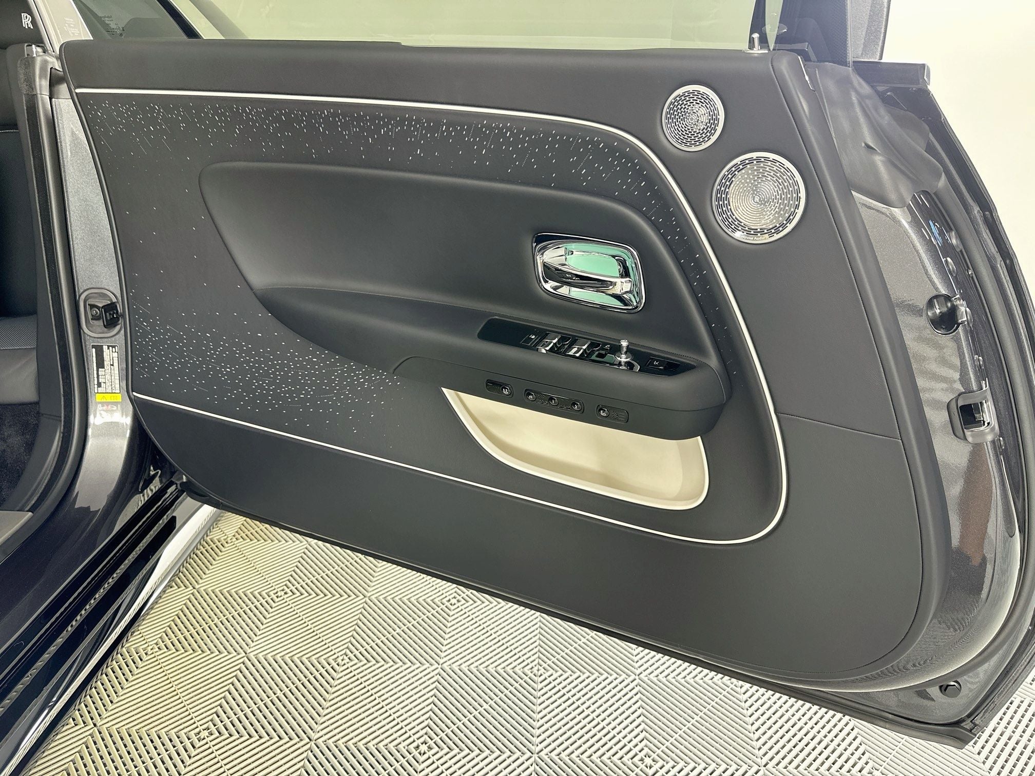 2024 Rolls-Royce Spectre 