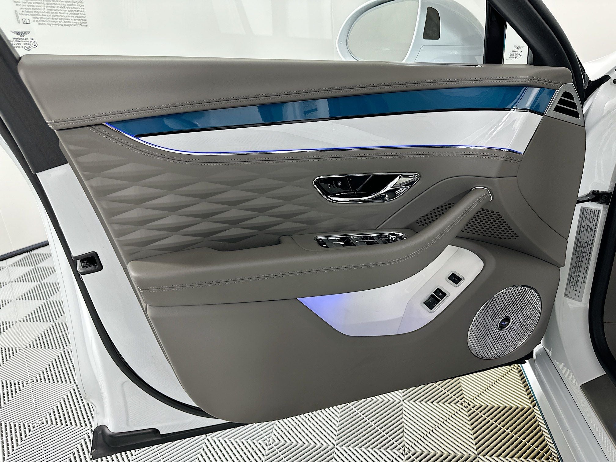 2023 Bentley Flying Spur Azure - Mulliner Artica Edition