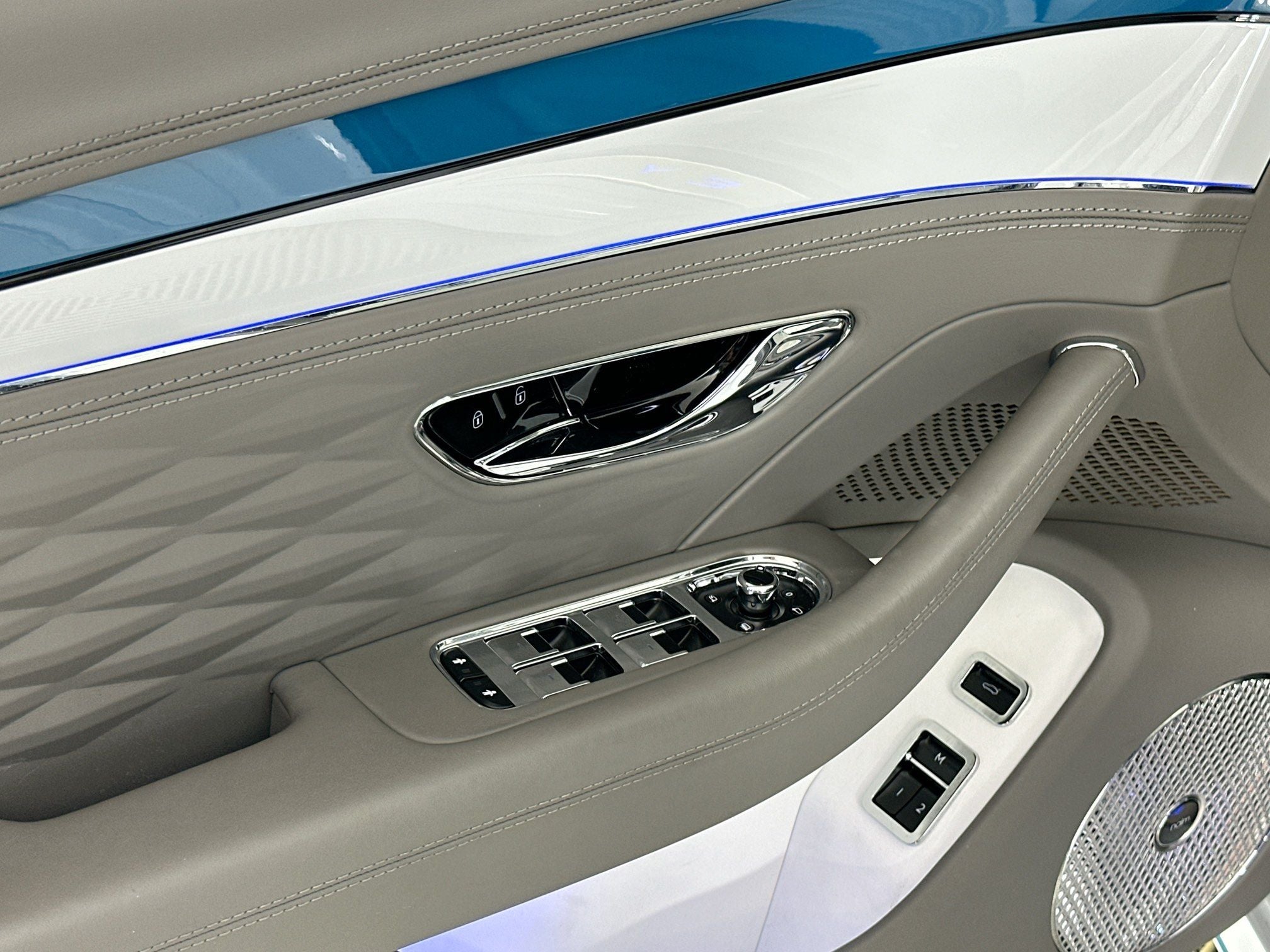 2023 Bentley Flying Spur Azure - Mulliner Artica Edition