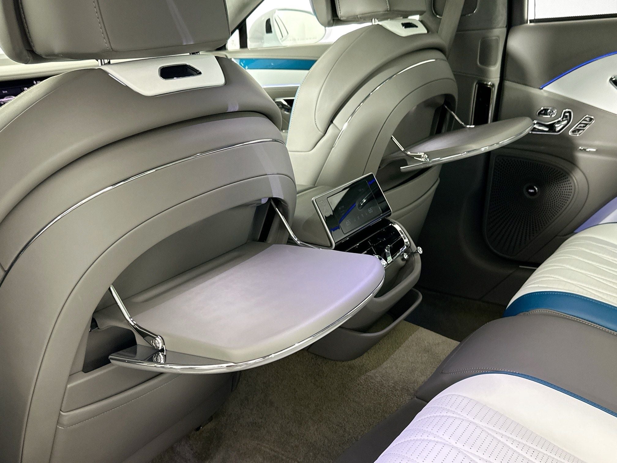 2023 Bentley Flying Spur Azure - Mulliner Artica Edition