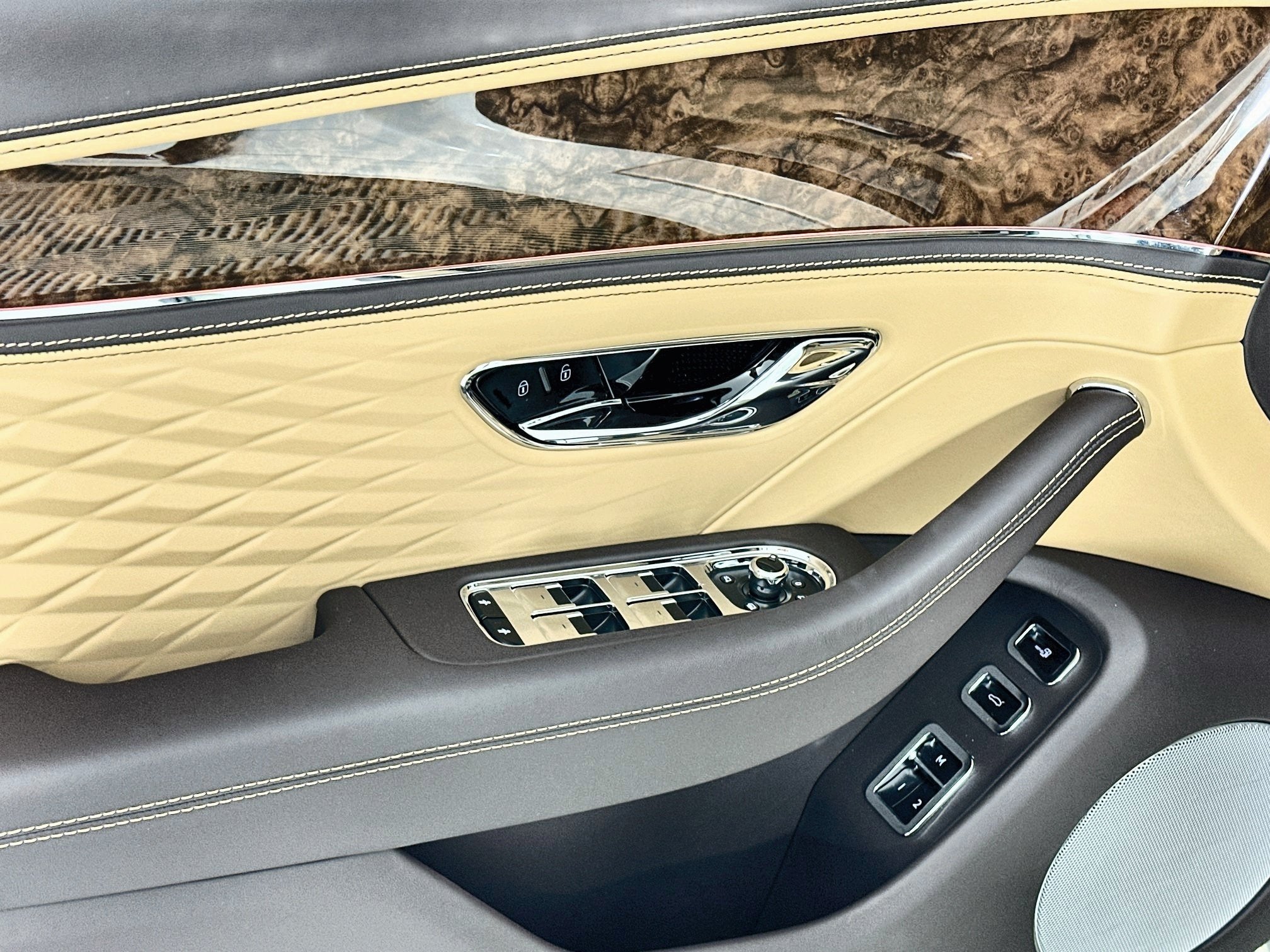 2026 Bentley Flying Spur Azure
