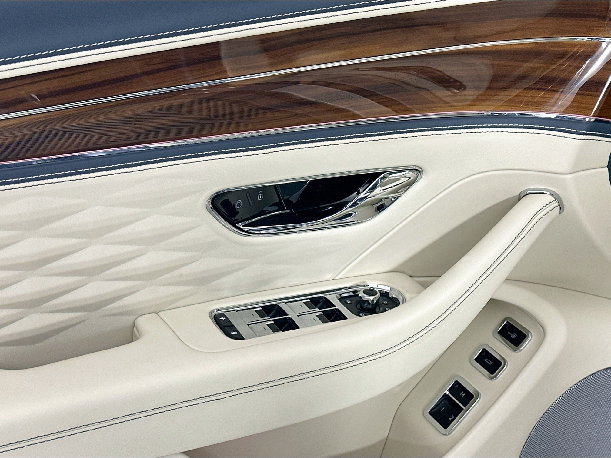 2022 Bentley Flying Spur Hybrid Base