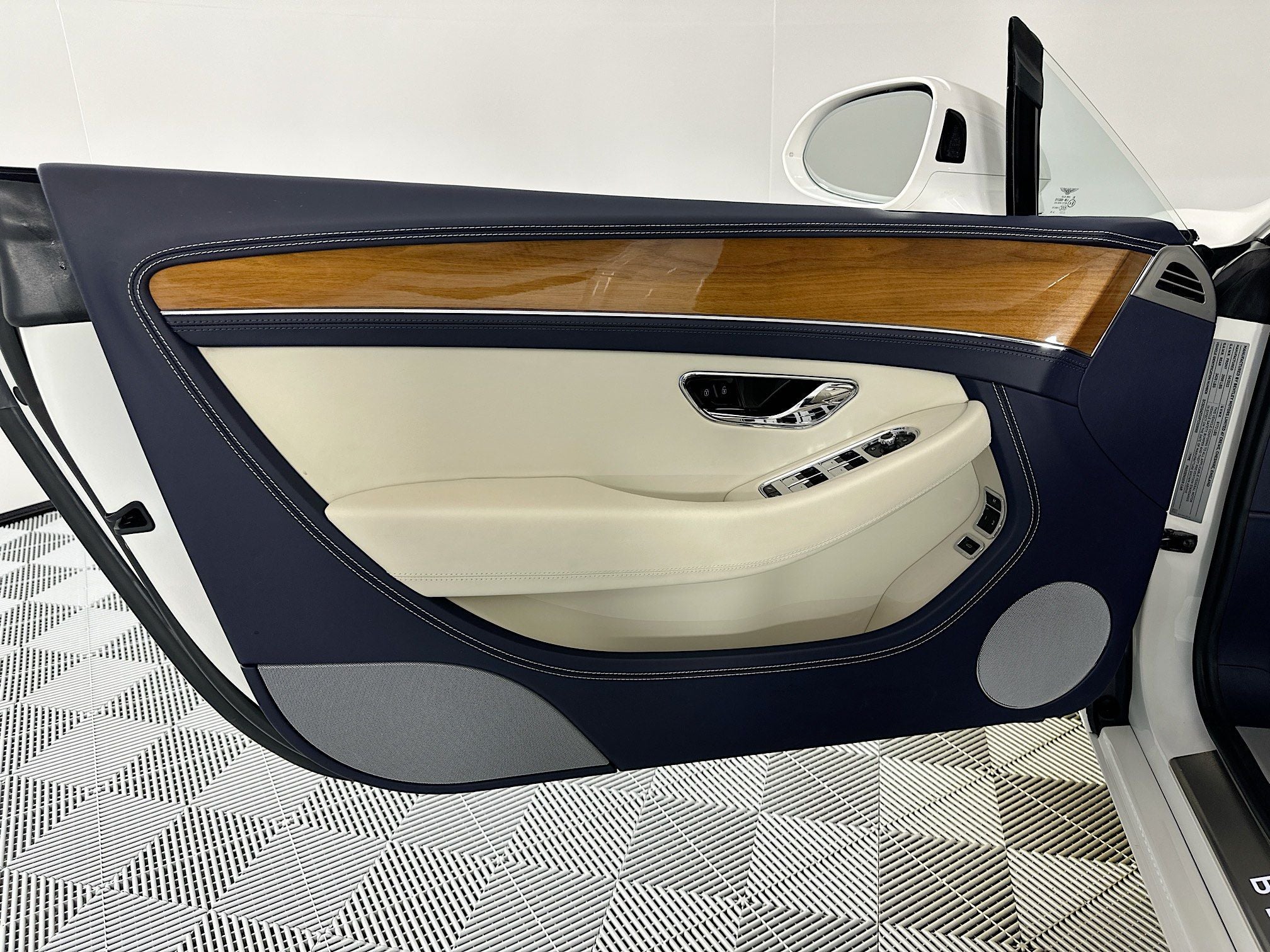 2023 Bentley Continental GTC V8