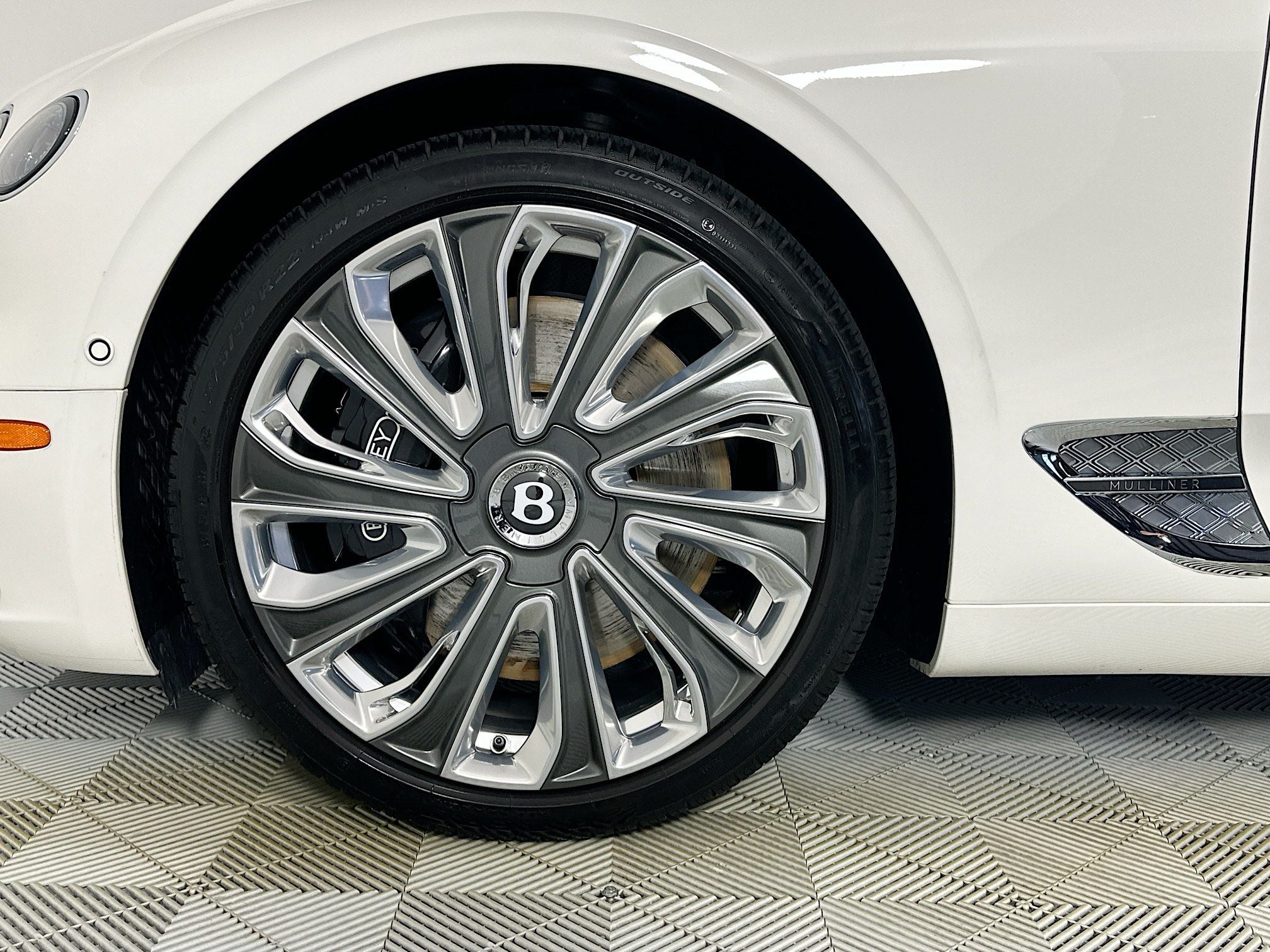 2023 Bentley Continental GTC Mulliner V8