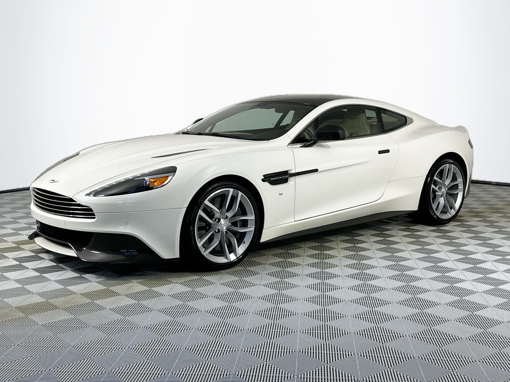 2017 Aston Martin Vanquish Base