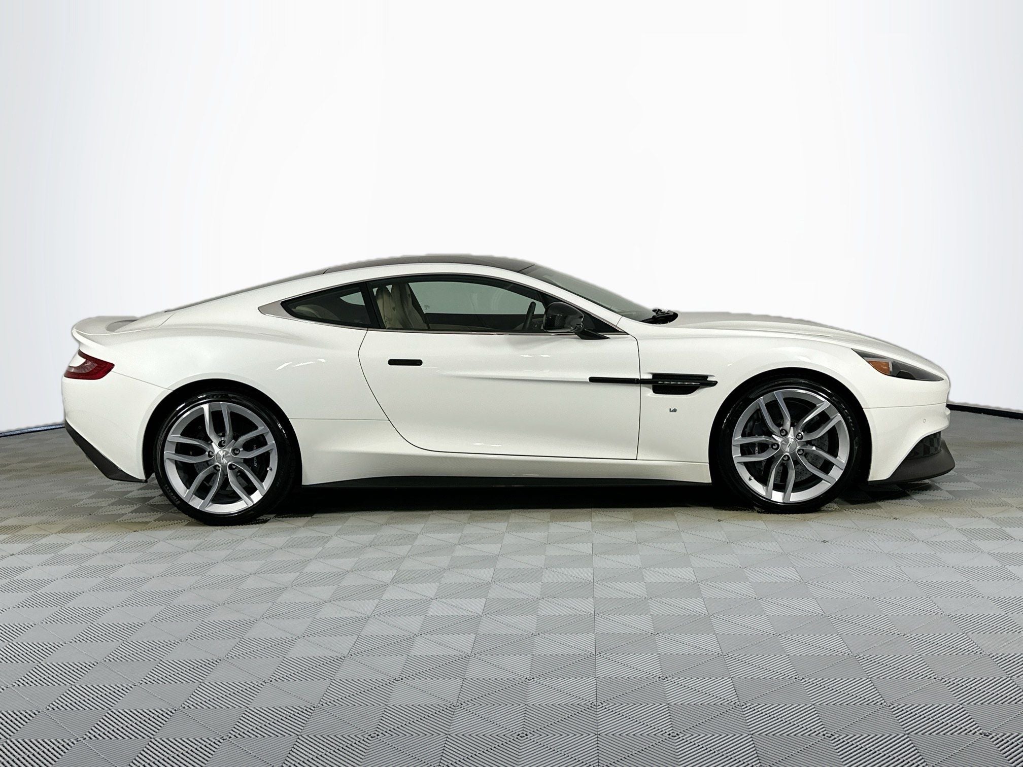 2017 Aston Martin Vanquish Base