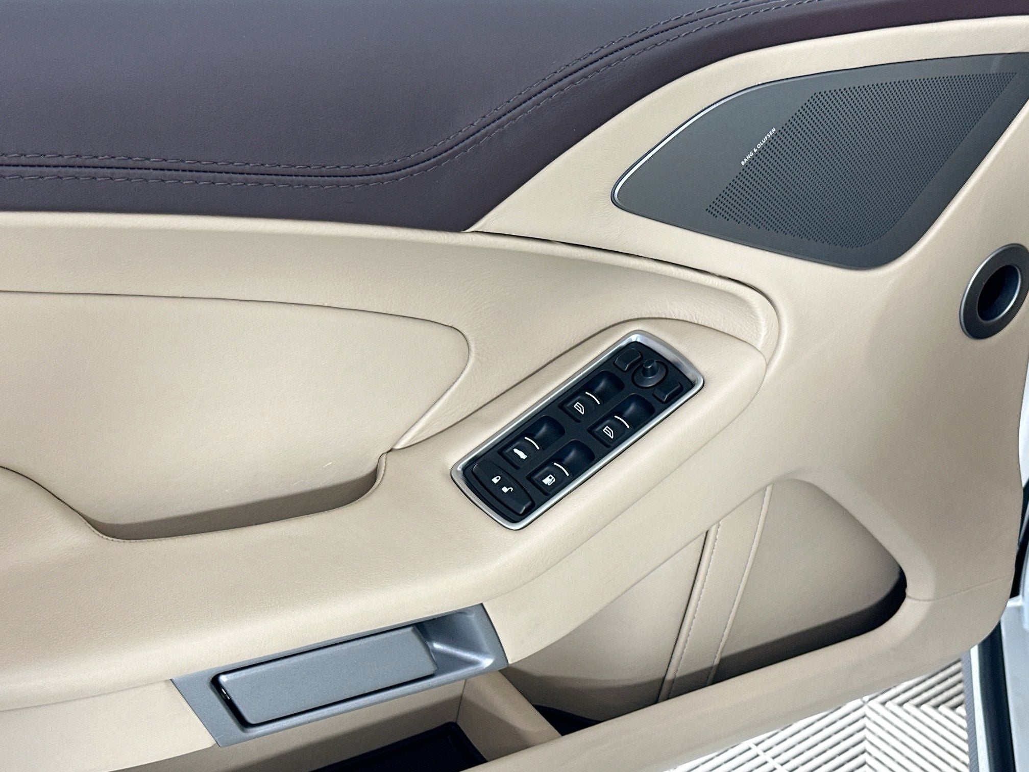 2017 Aston Martin Vanquish Base