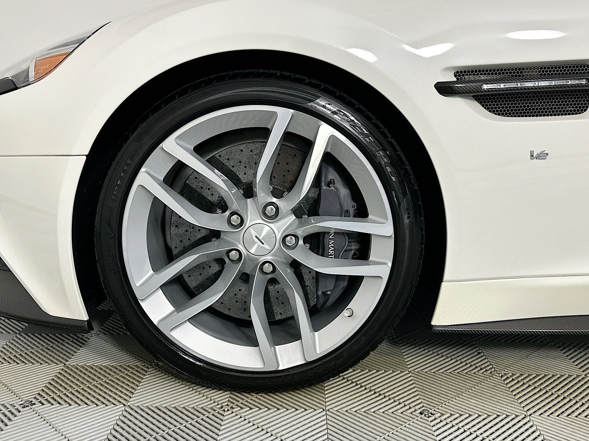 2017 Aston Martin Vanquish Base