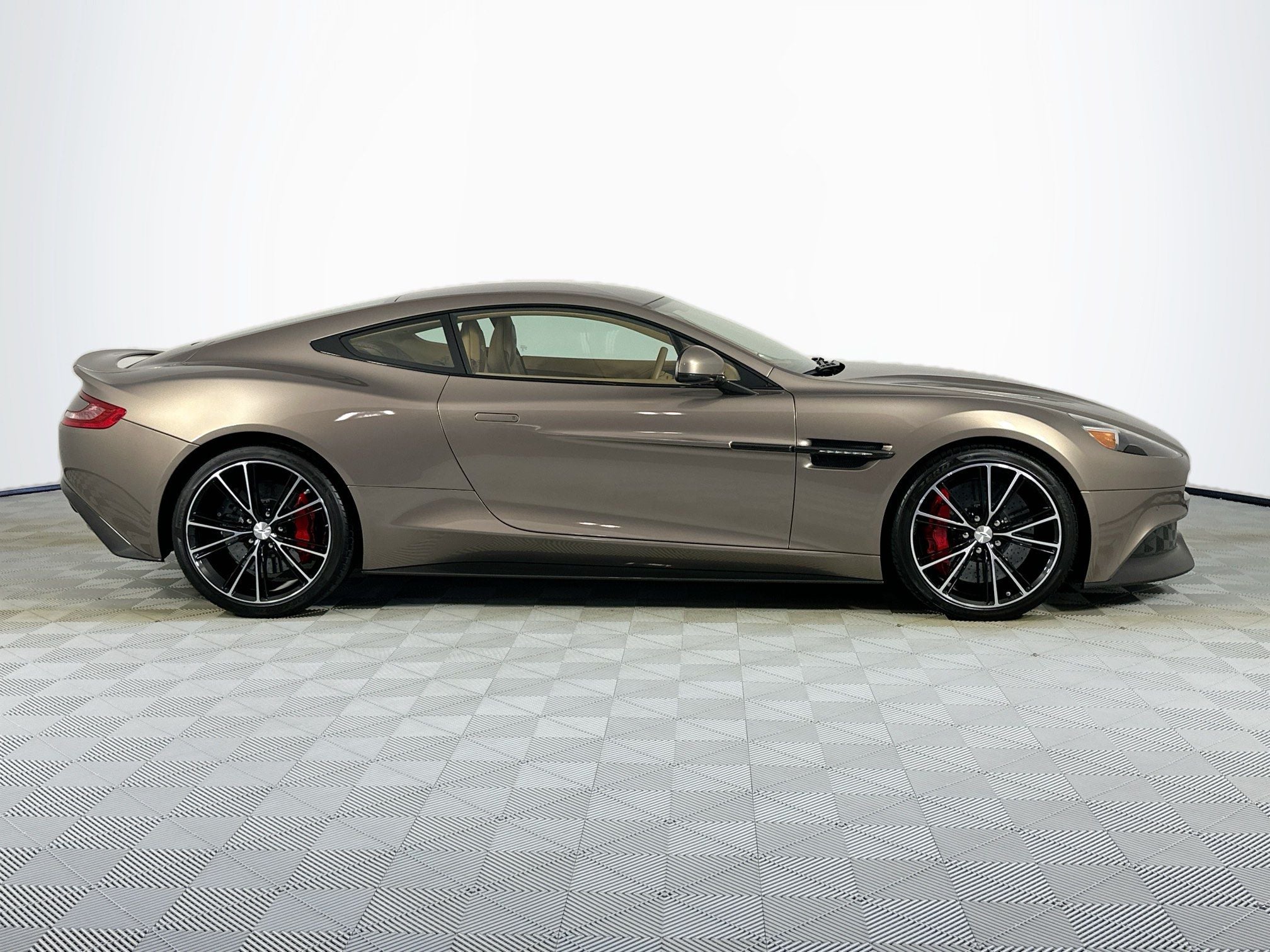 2016 Aston Martin Vanquish Base