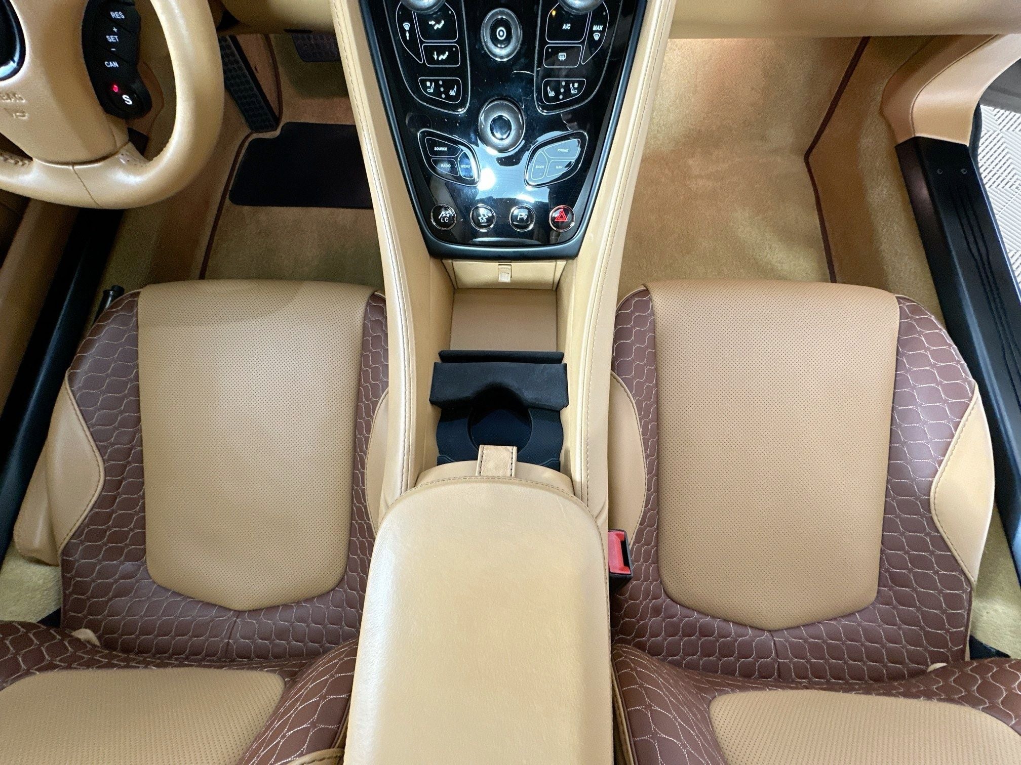 2016 Aston Martin Vanquish Base