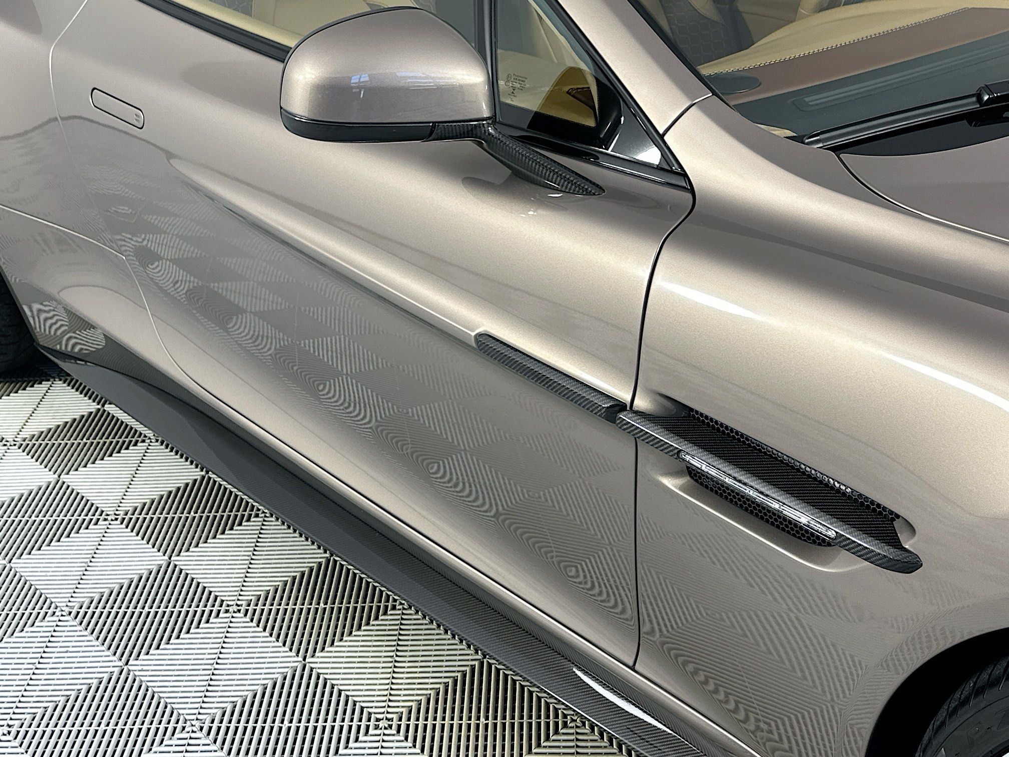 2016 Aston Martin Vanquish Base