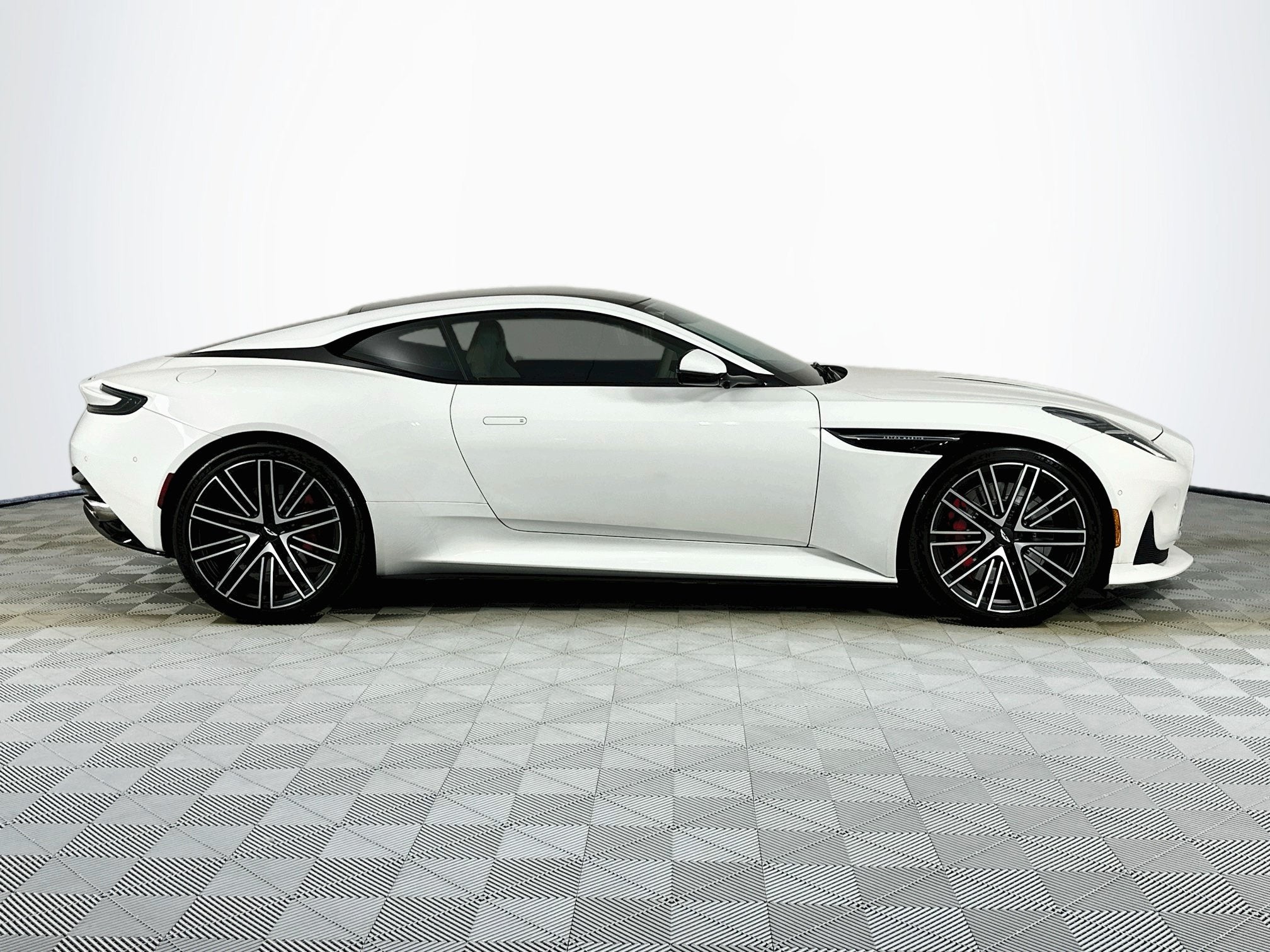 2025 Aston Martin DB12 Base