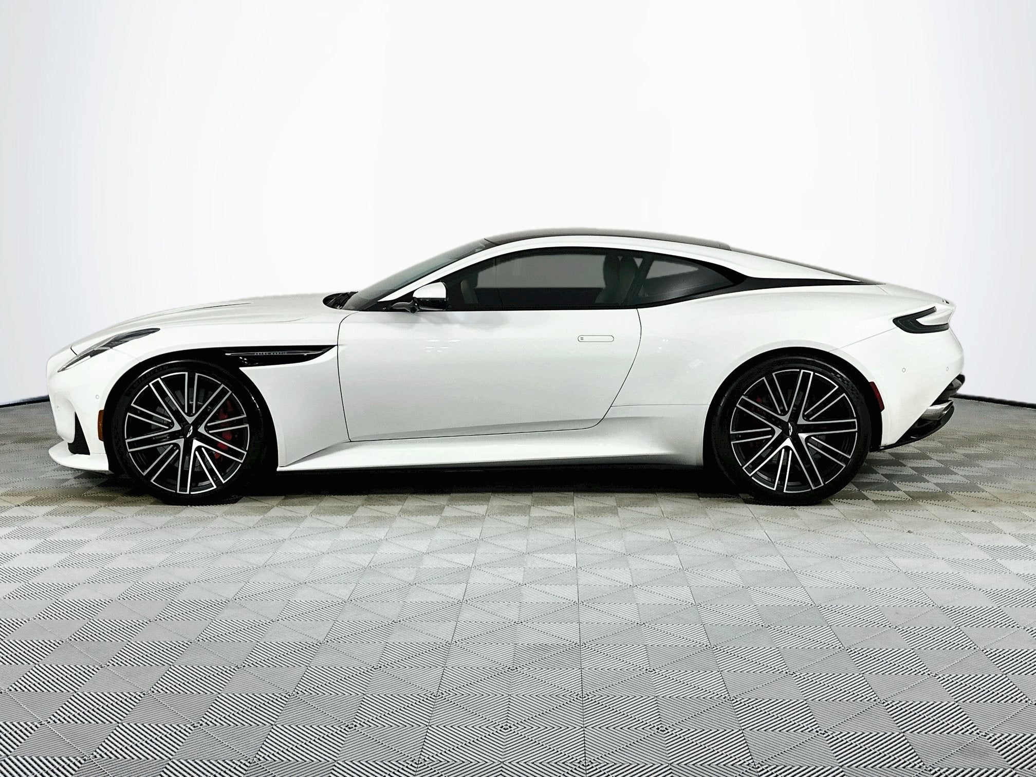 2025 Aston Martin DB12 Base