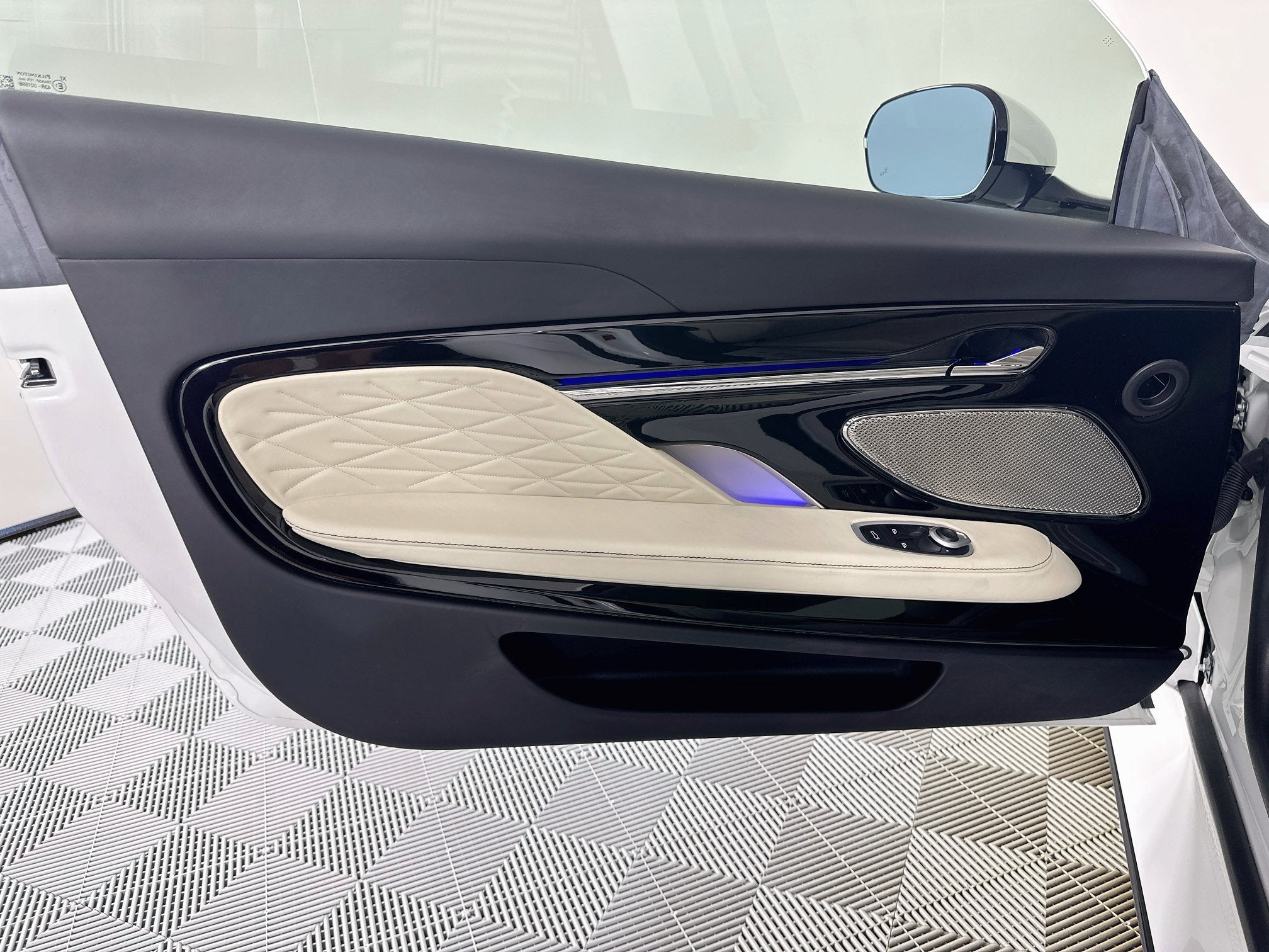 2025 Aston Martin DB12 Base