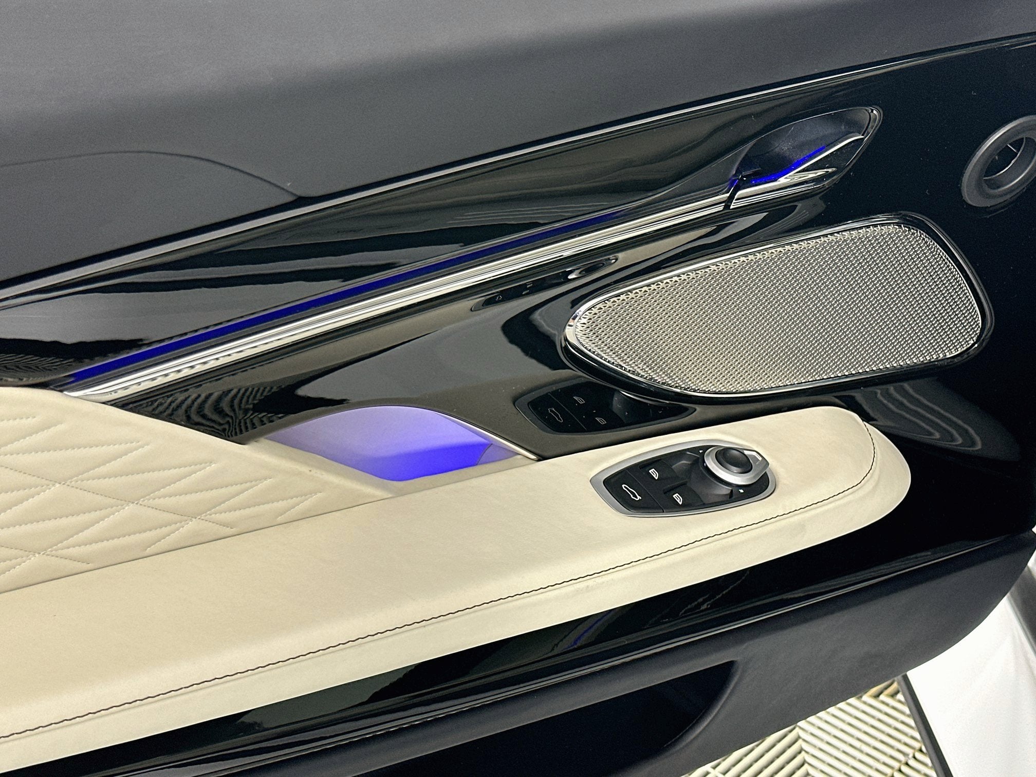 2025 Aston Martin DB12 Base