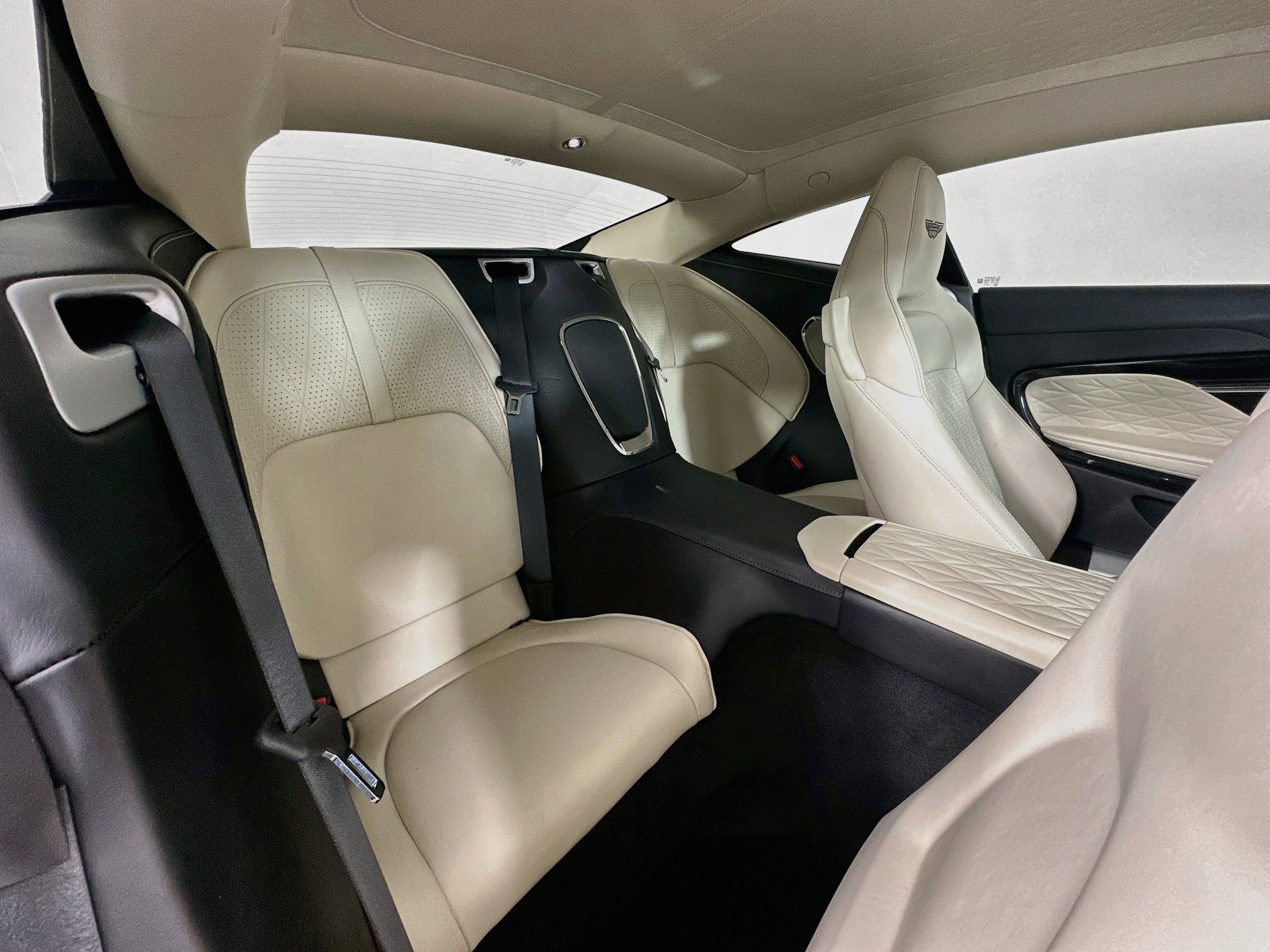 2025 Aston Martin DB12 Base