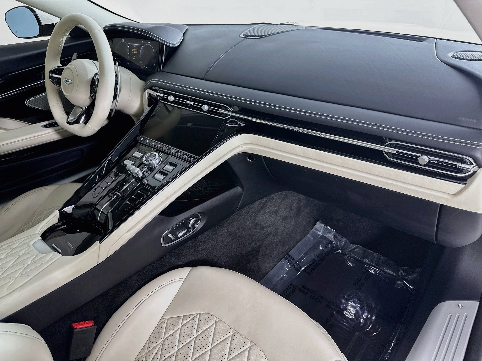 2025 Aston Martin DB12 Base