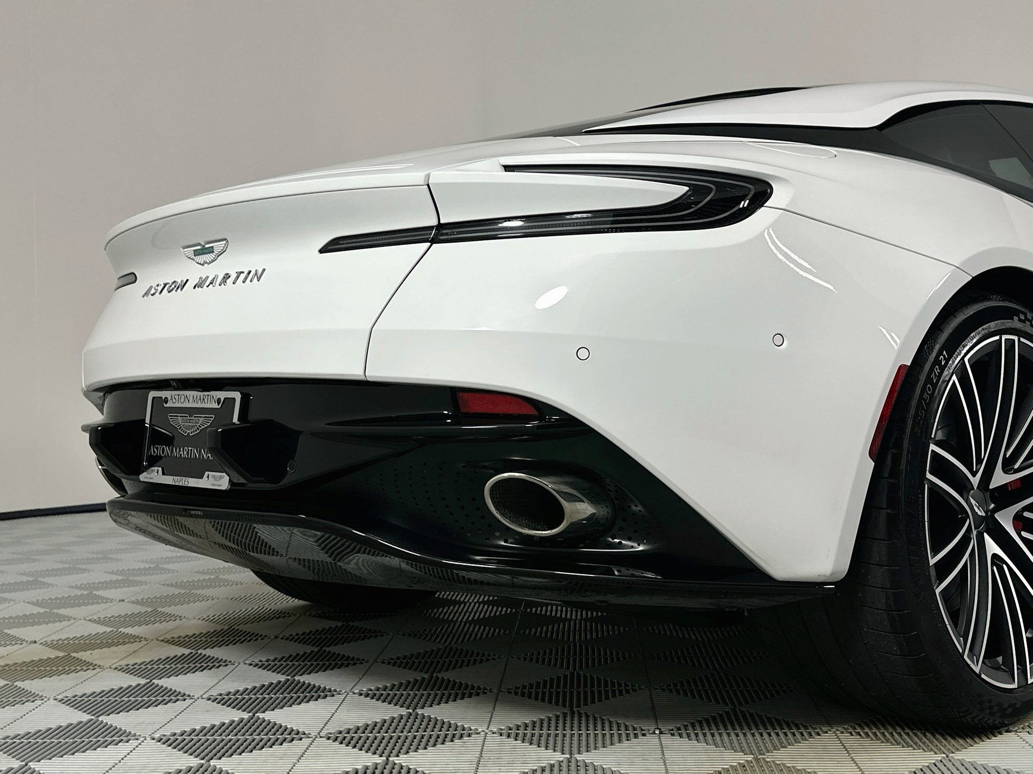 2025 Aston Martin DB12 Base