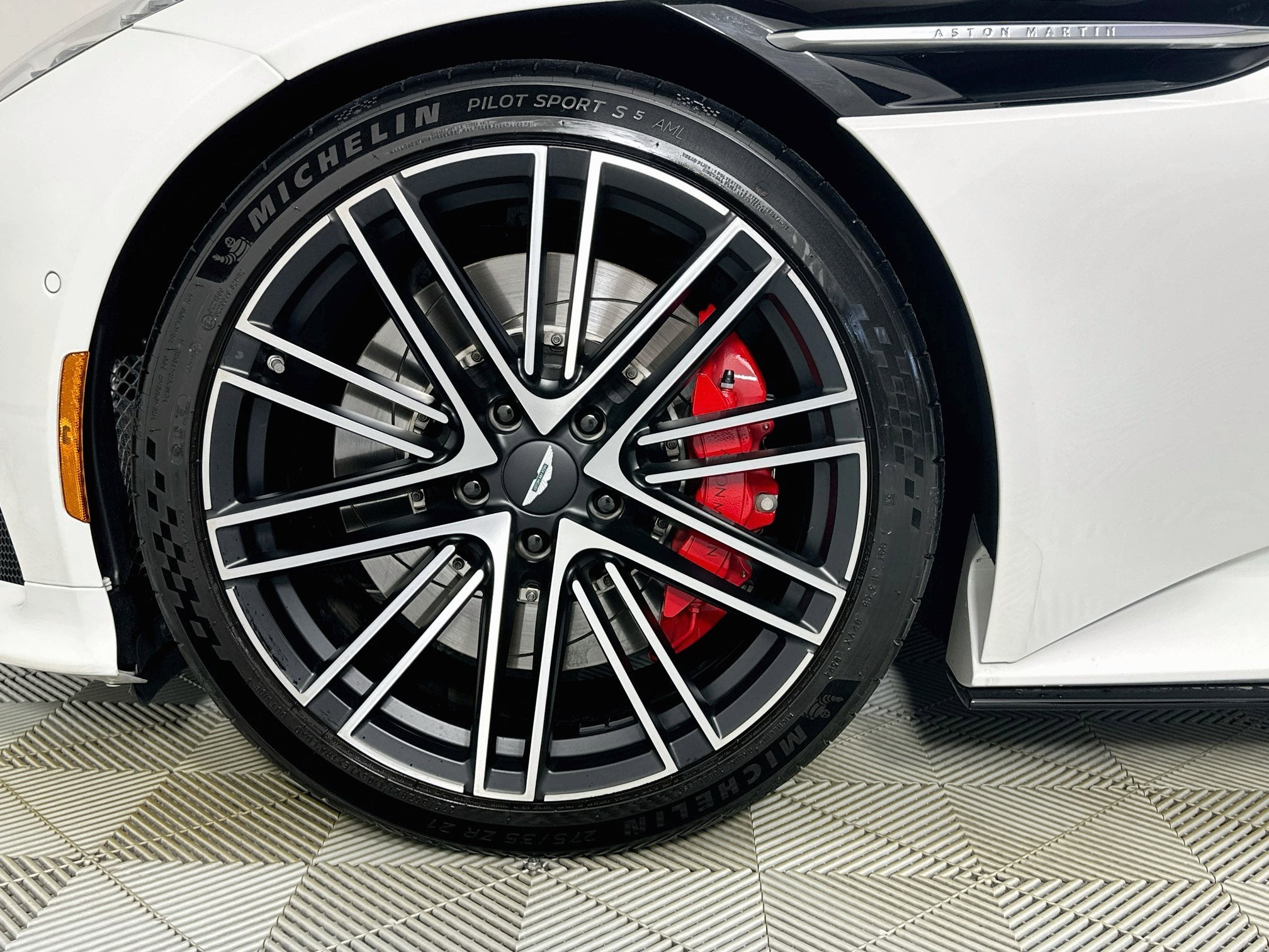 2025 Aston Martin DB12 Base
