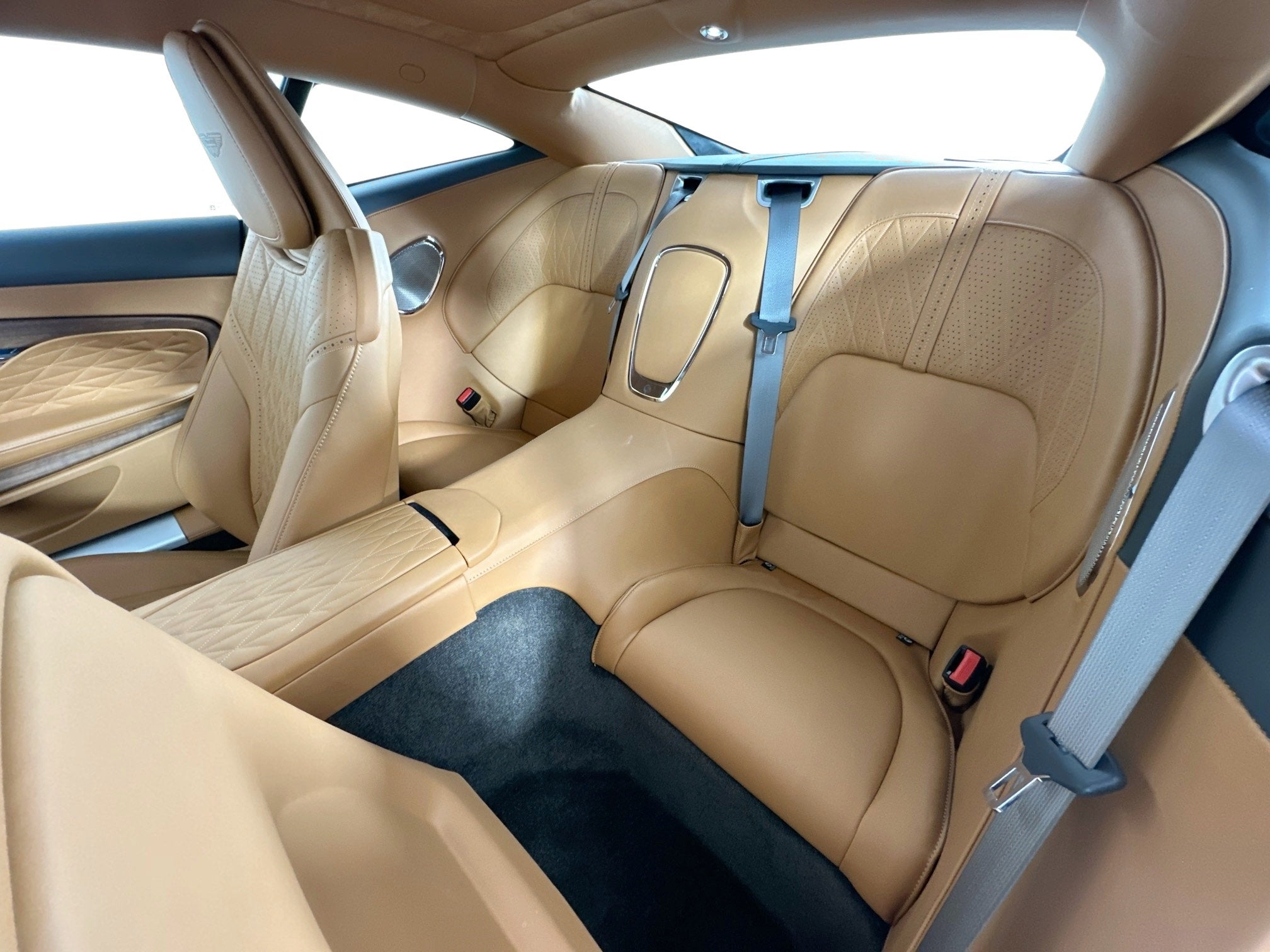 2024 Aston Martin DB12 Base