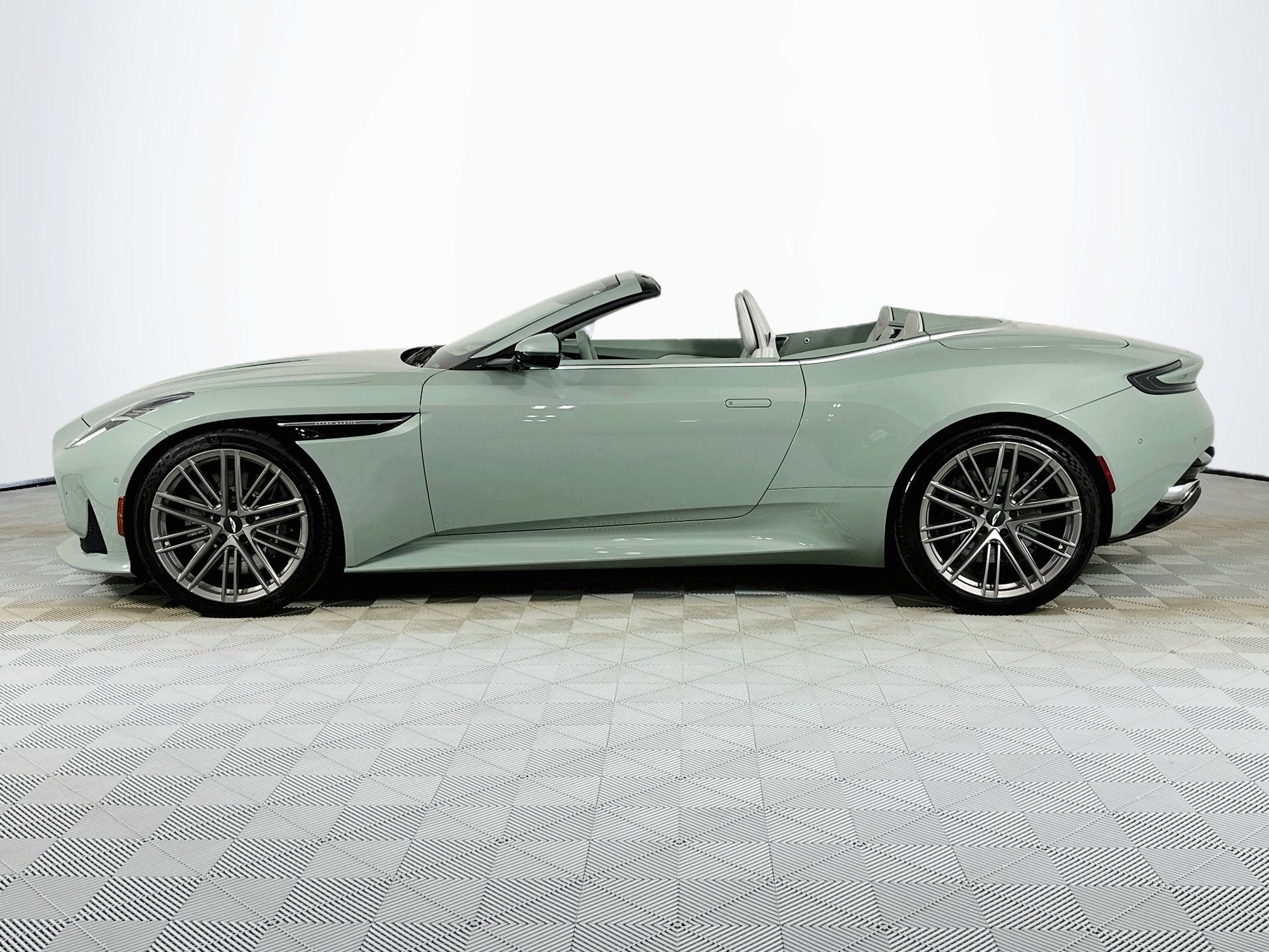 2026 Aston Martin DB12 Volante