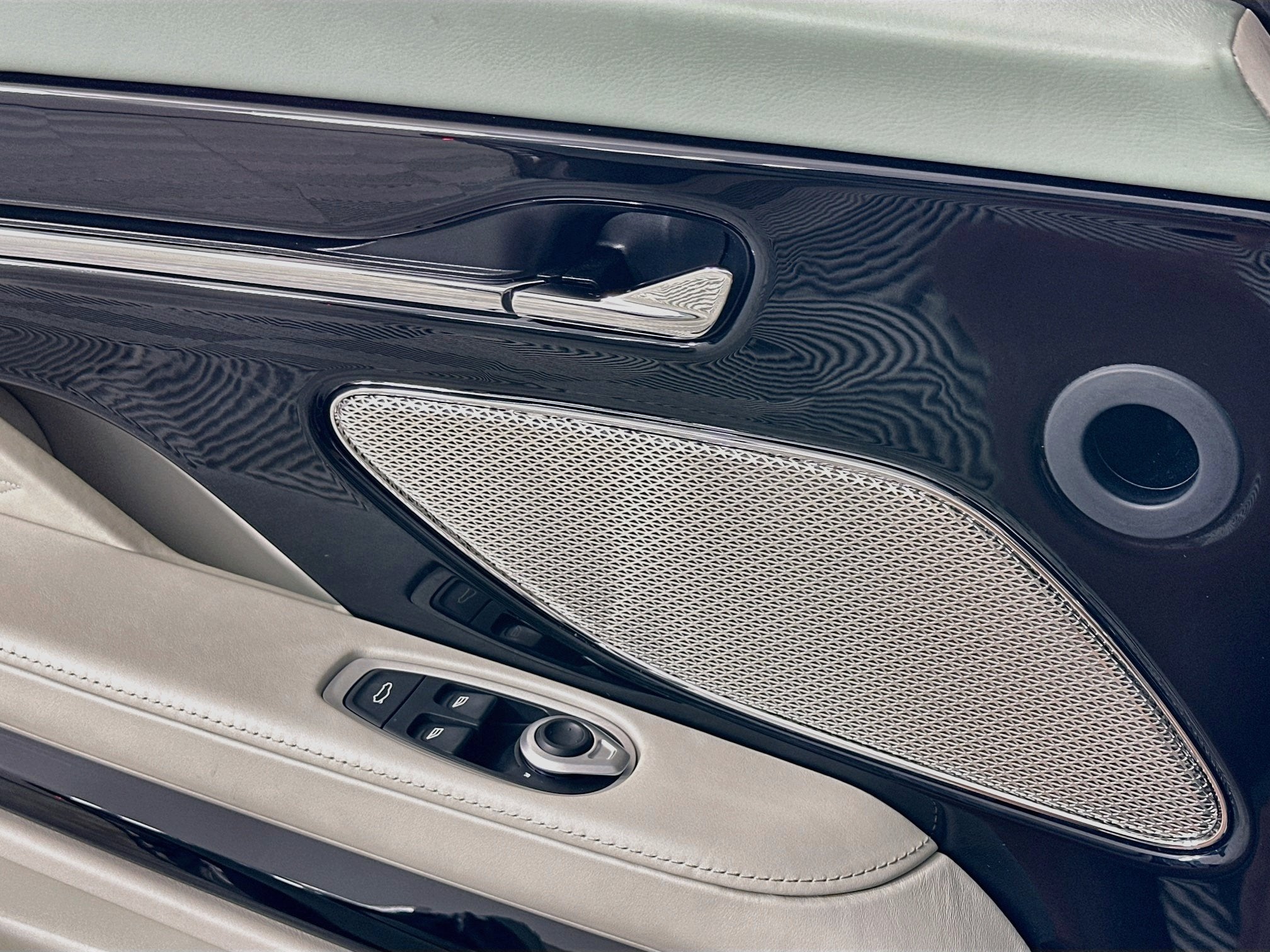 2026 Aston Martin DB12 Volante