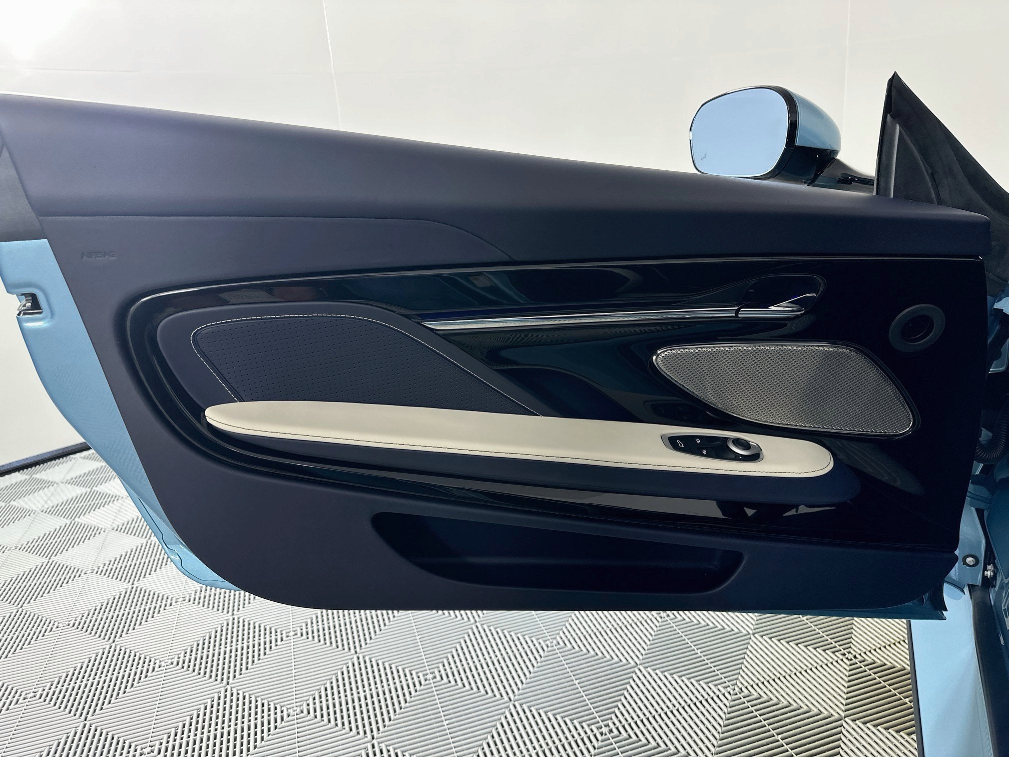 2026 Aston Martin DB12 S Volante