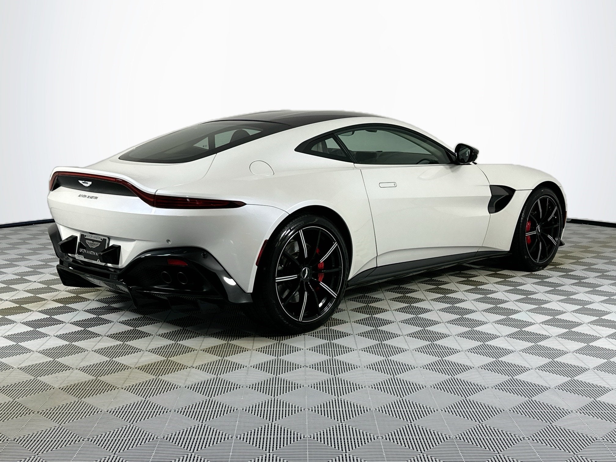 2021 Aston Martin Vantage Base