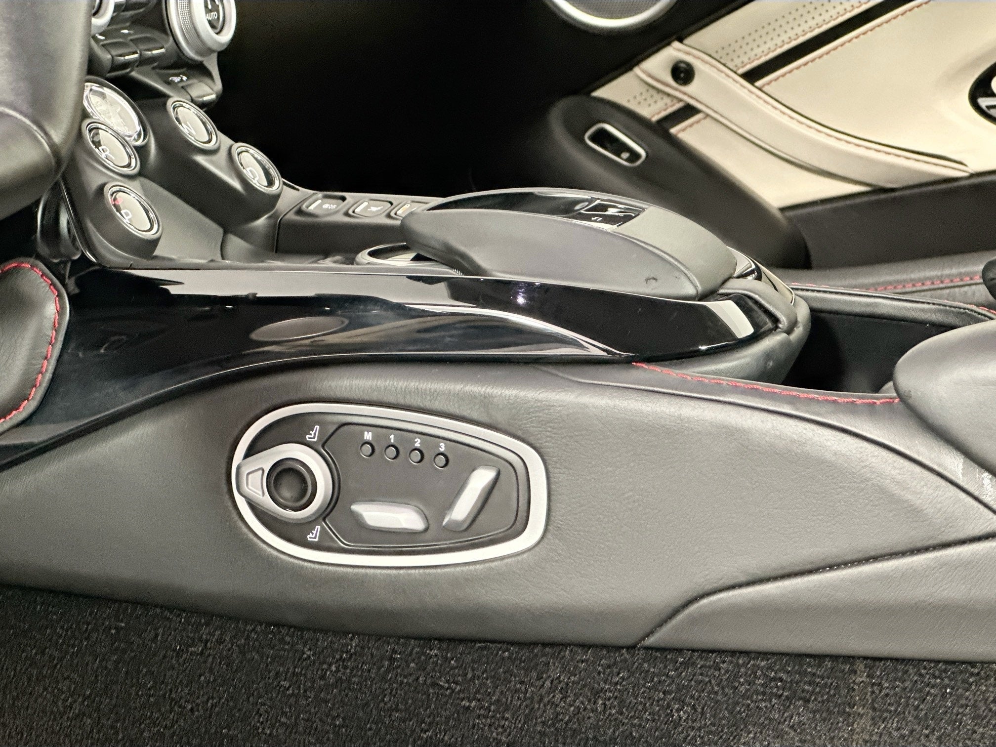 2021 Aston Martin Vantage Base