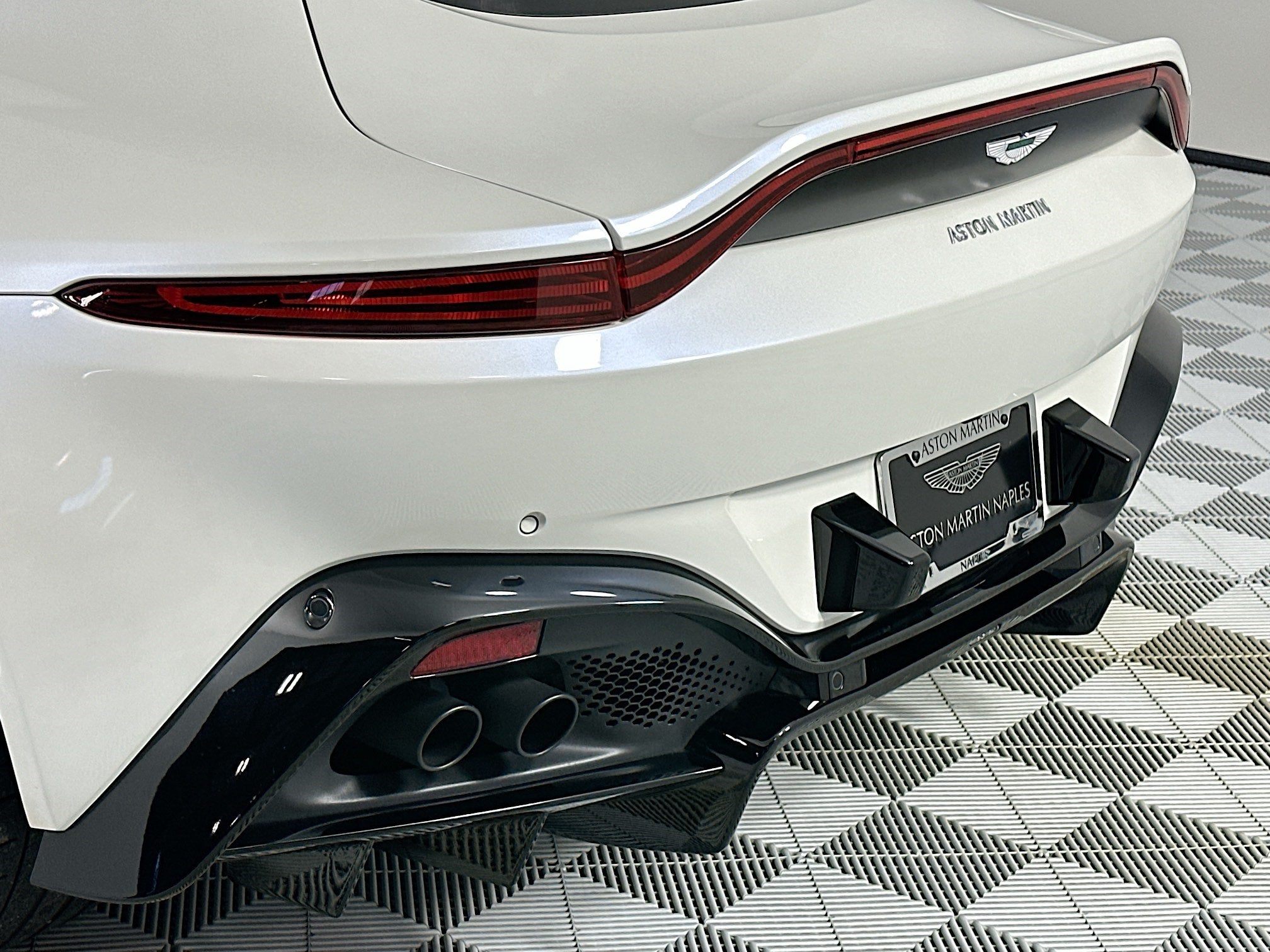 2021 Aston Martin Vantage Base