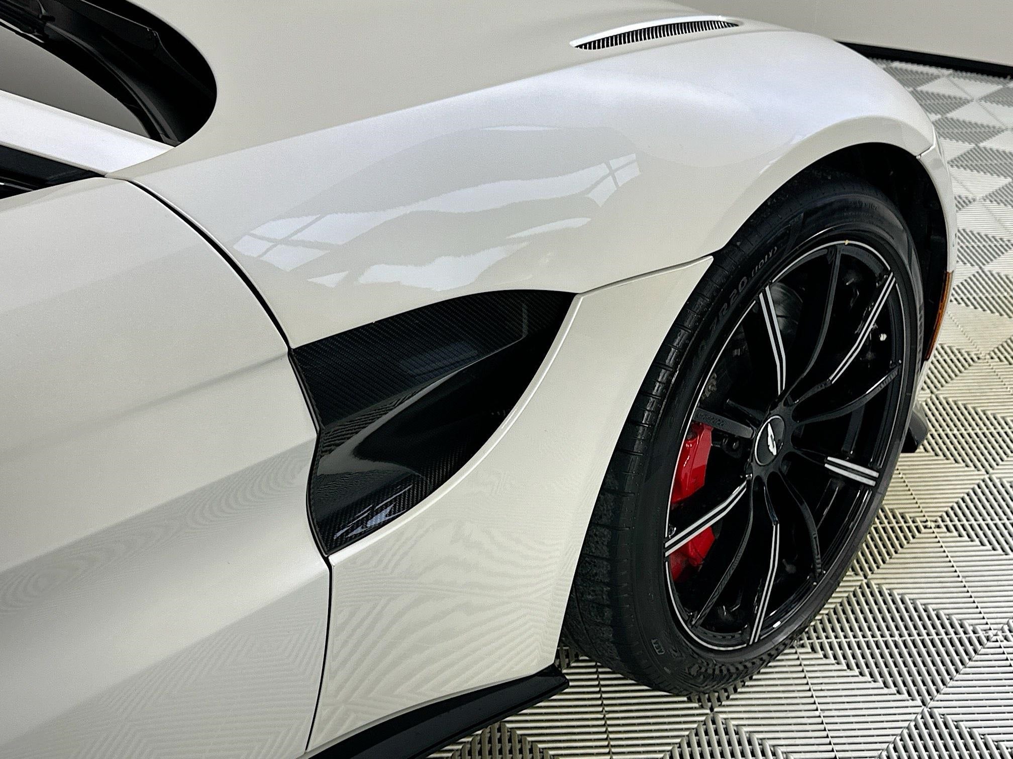 2021 Aston Martin Vantage Base