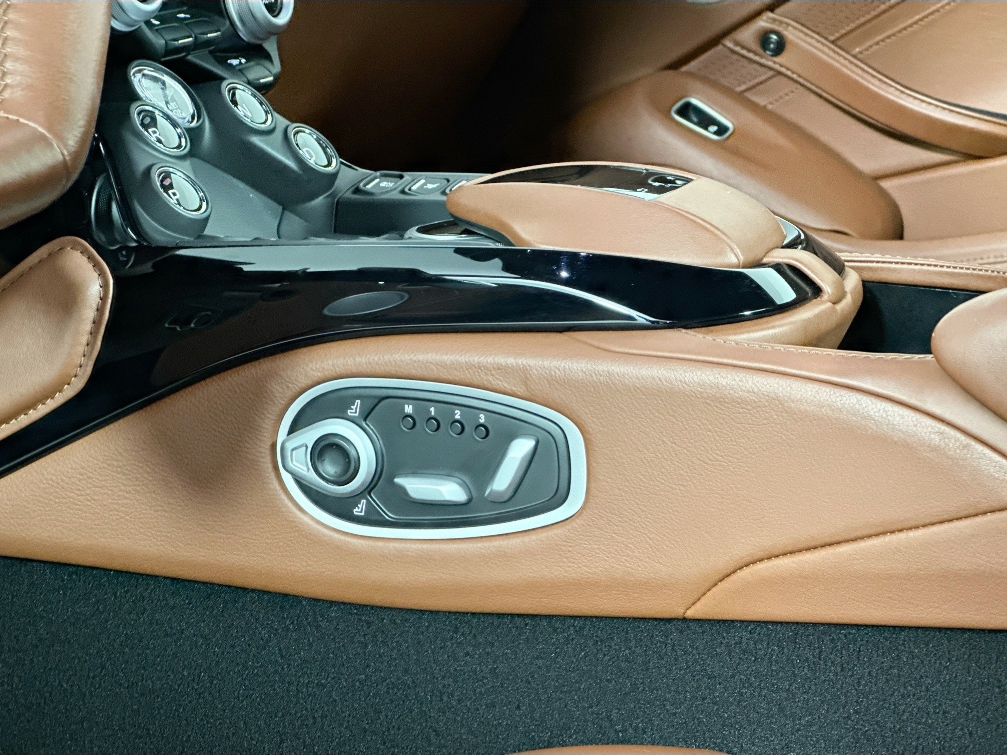 2020 Aston Martin Vantage Base