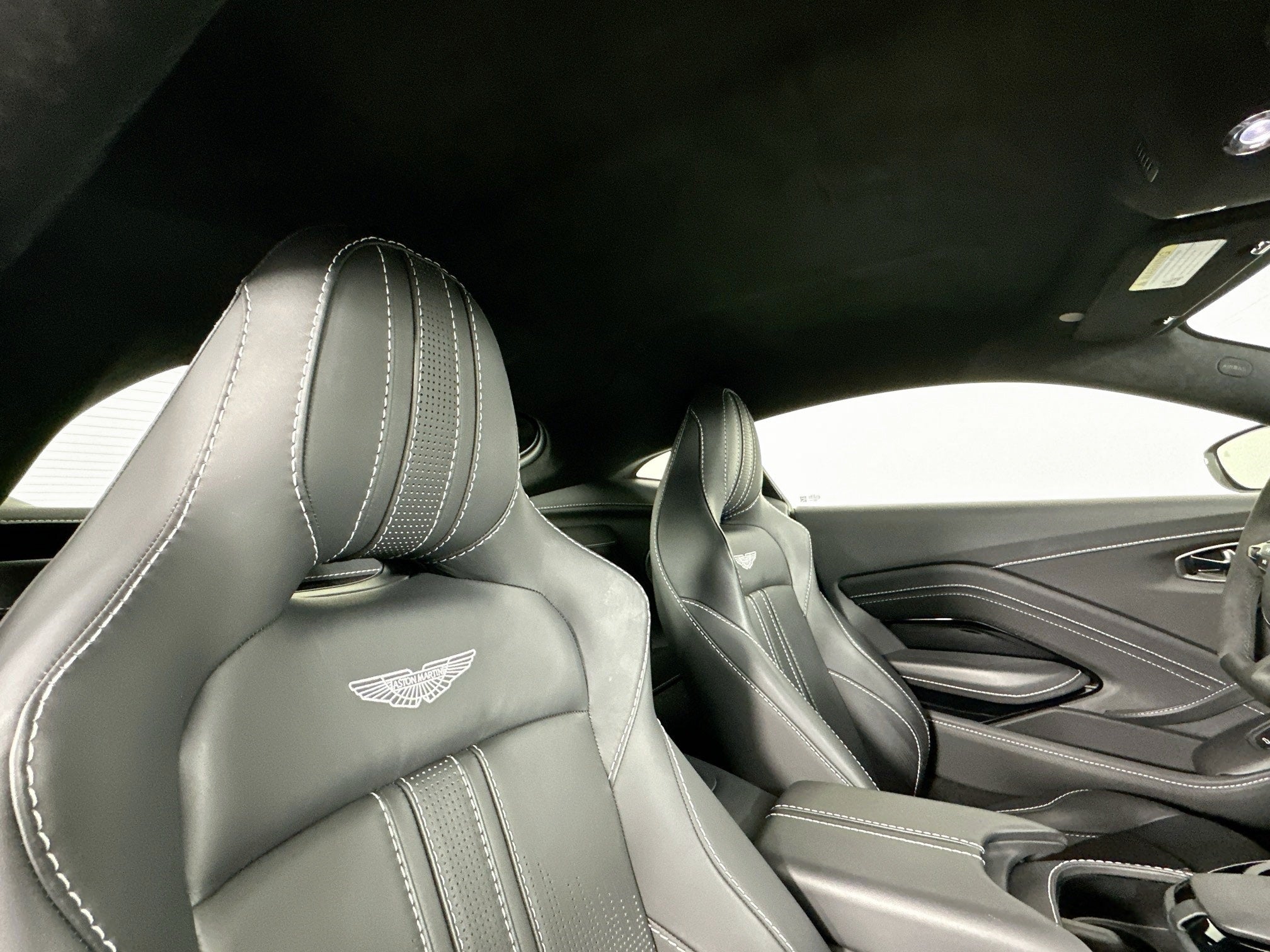 2023 Aston Martin Vantage Base