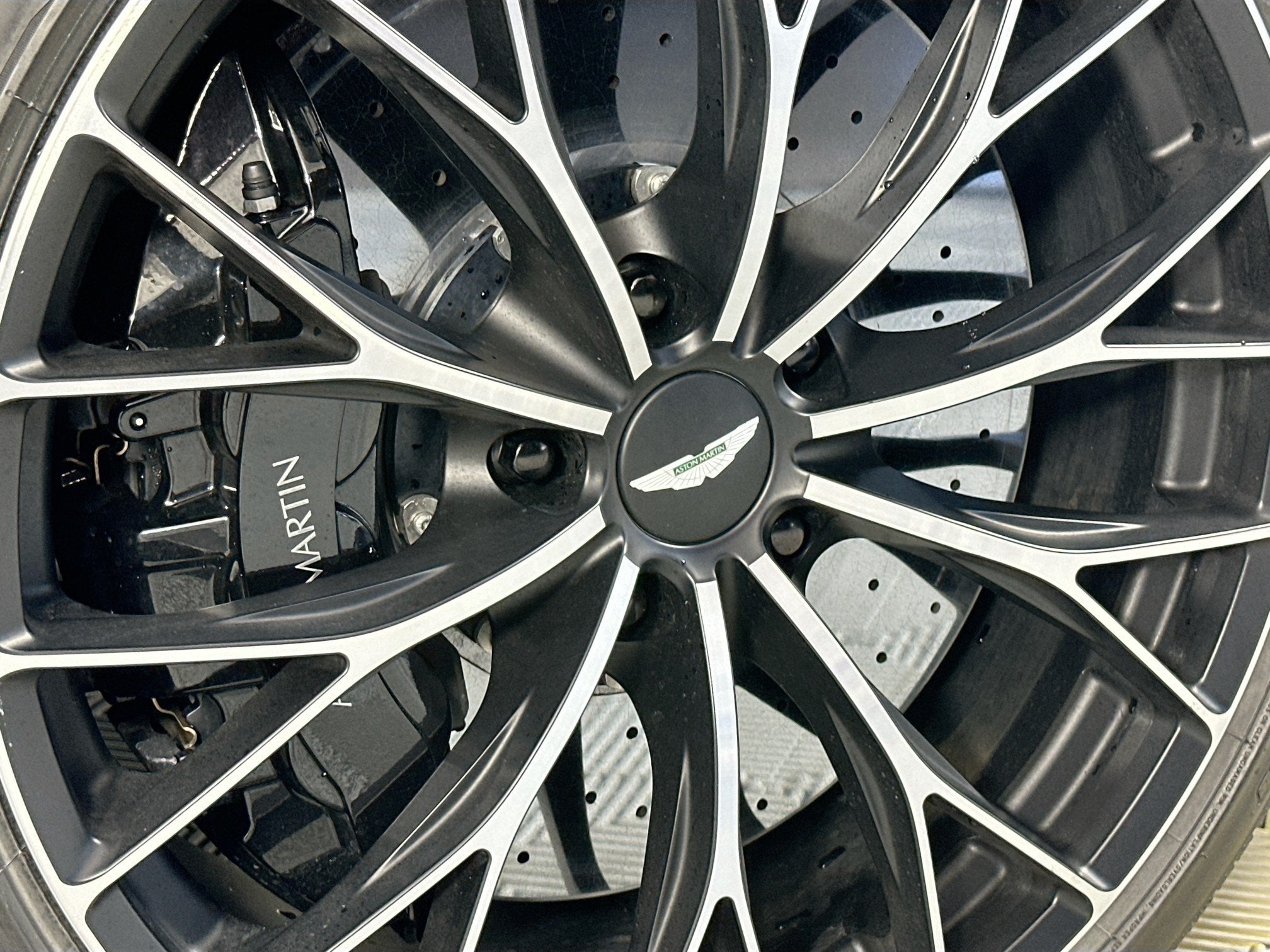 2023 Aston Martin Vantage Base