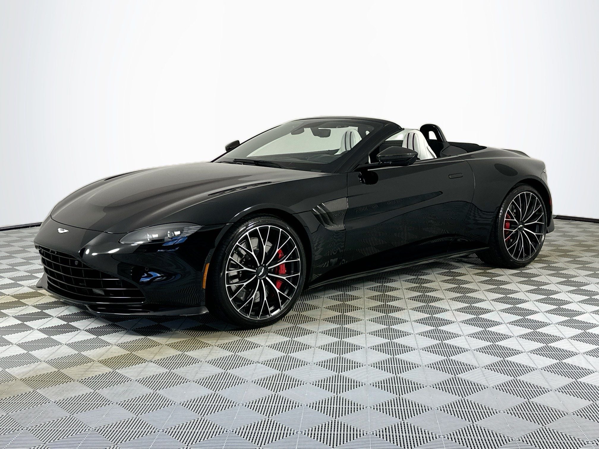 2023 Aston Martin Vantage Roadster