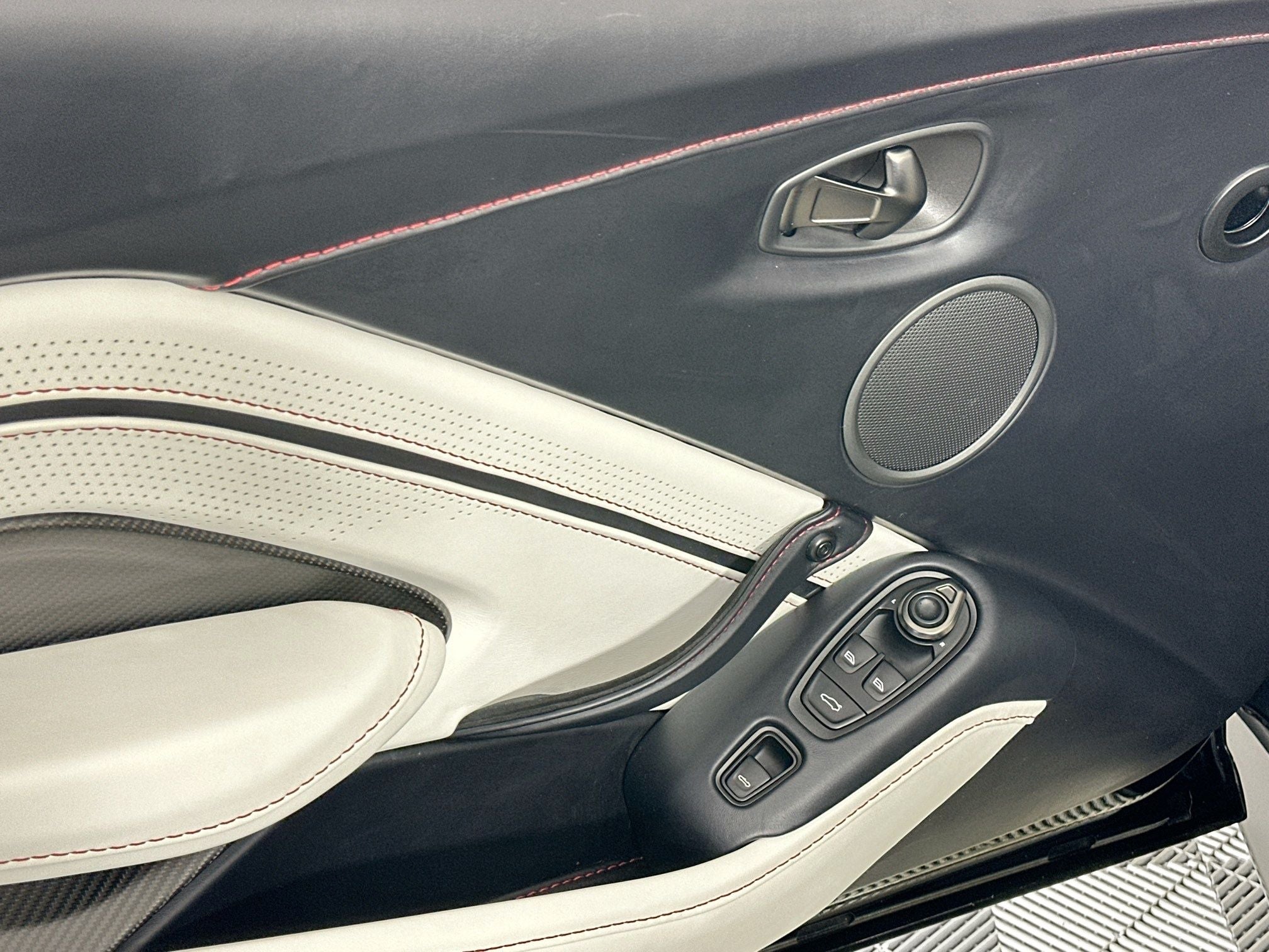 2023 Aston Martin Vantage Roadster