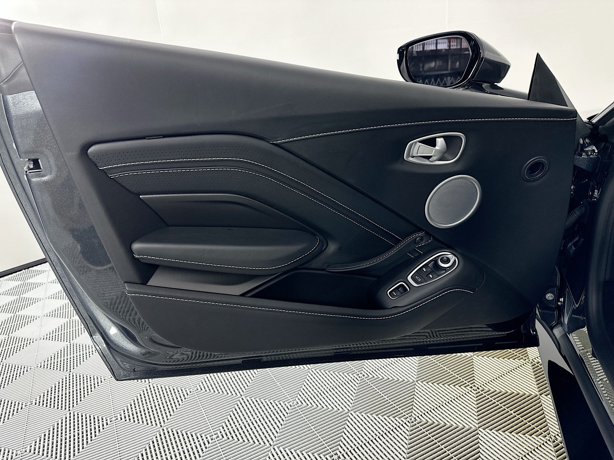 2021 Aston Martin Vantage Roadster