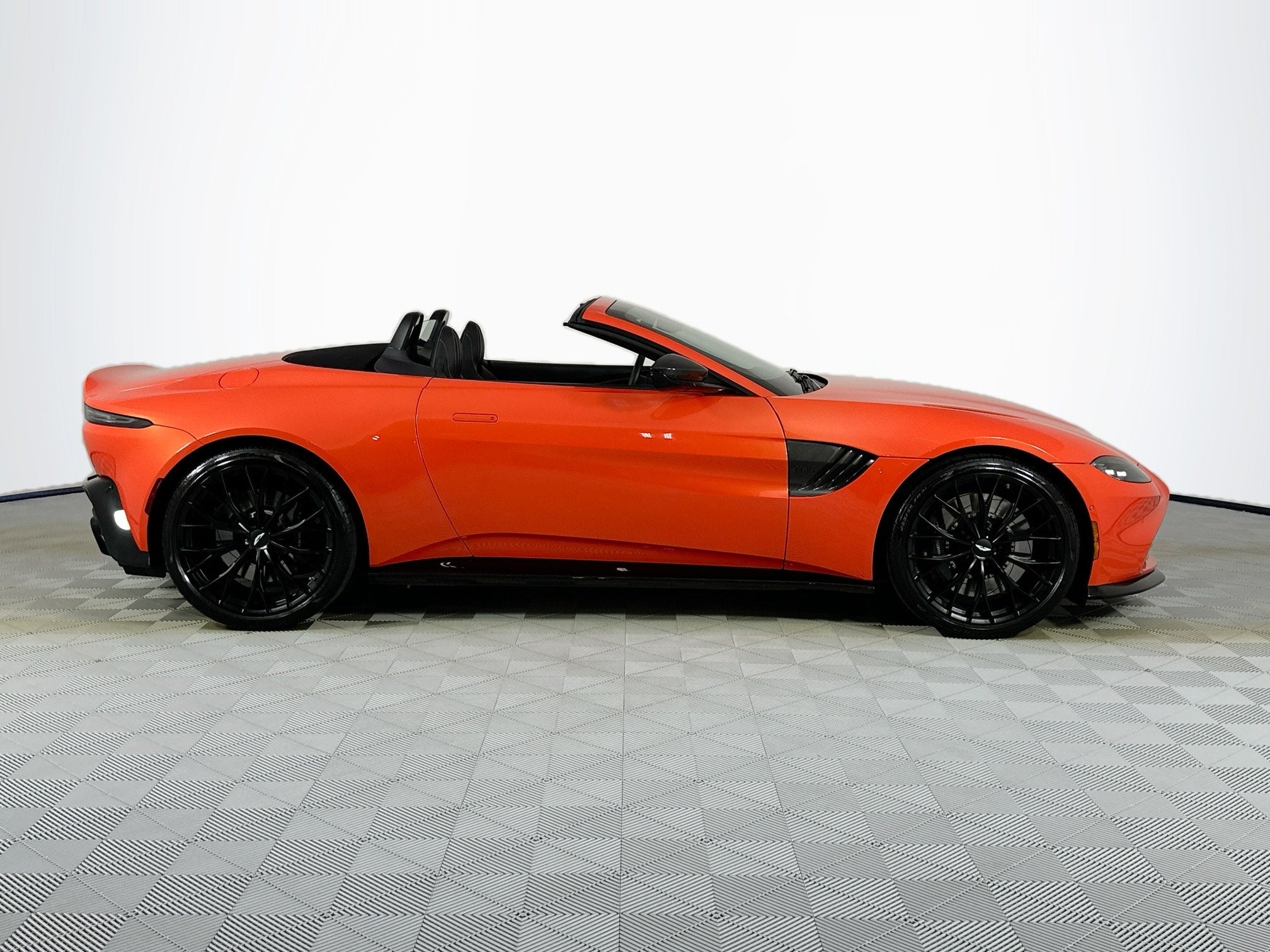 2023 Aston Martin Vantage Roadster