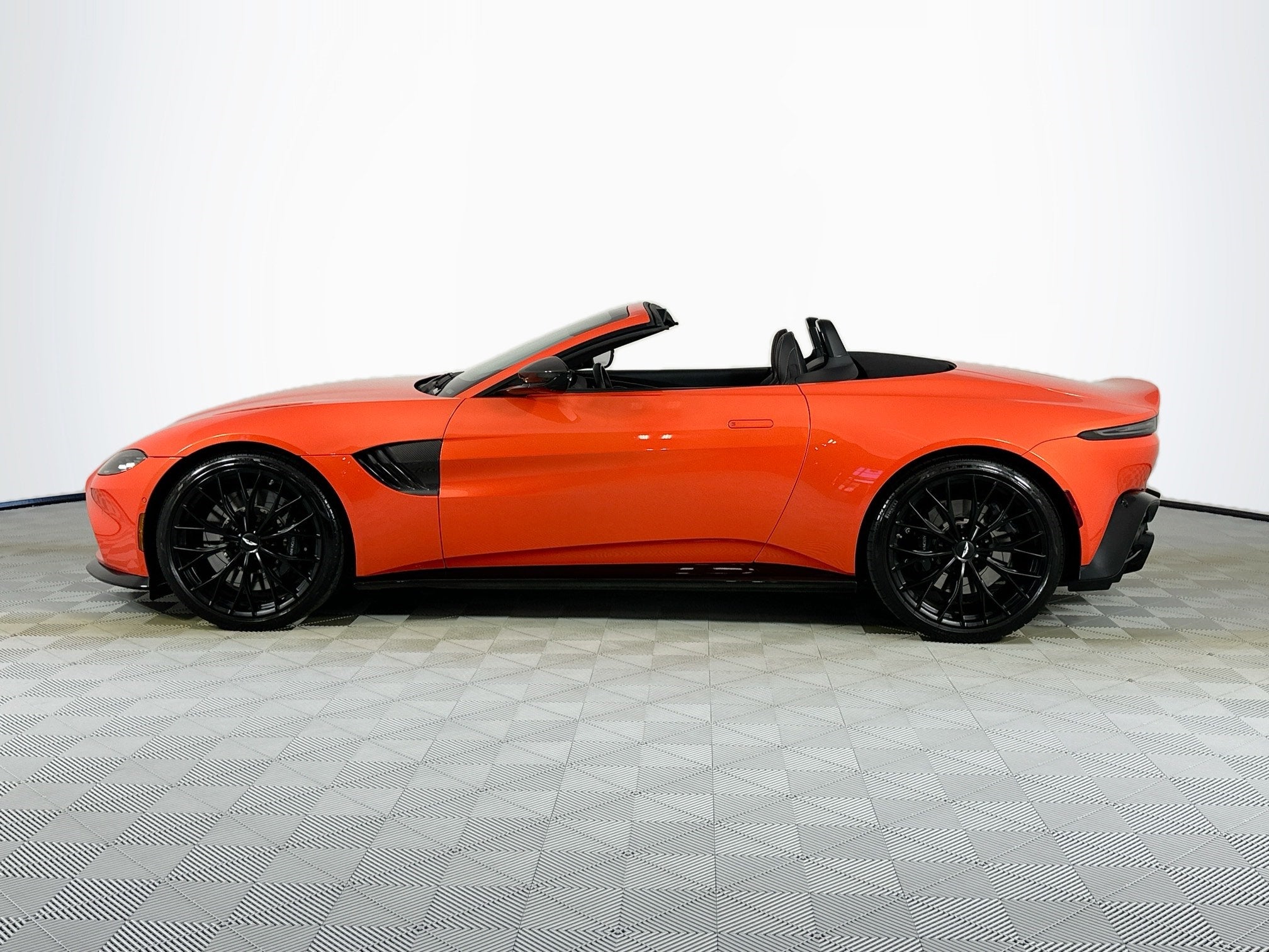 2023 Aston Martin Vantage Roadster