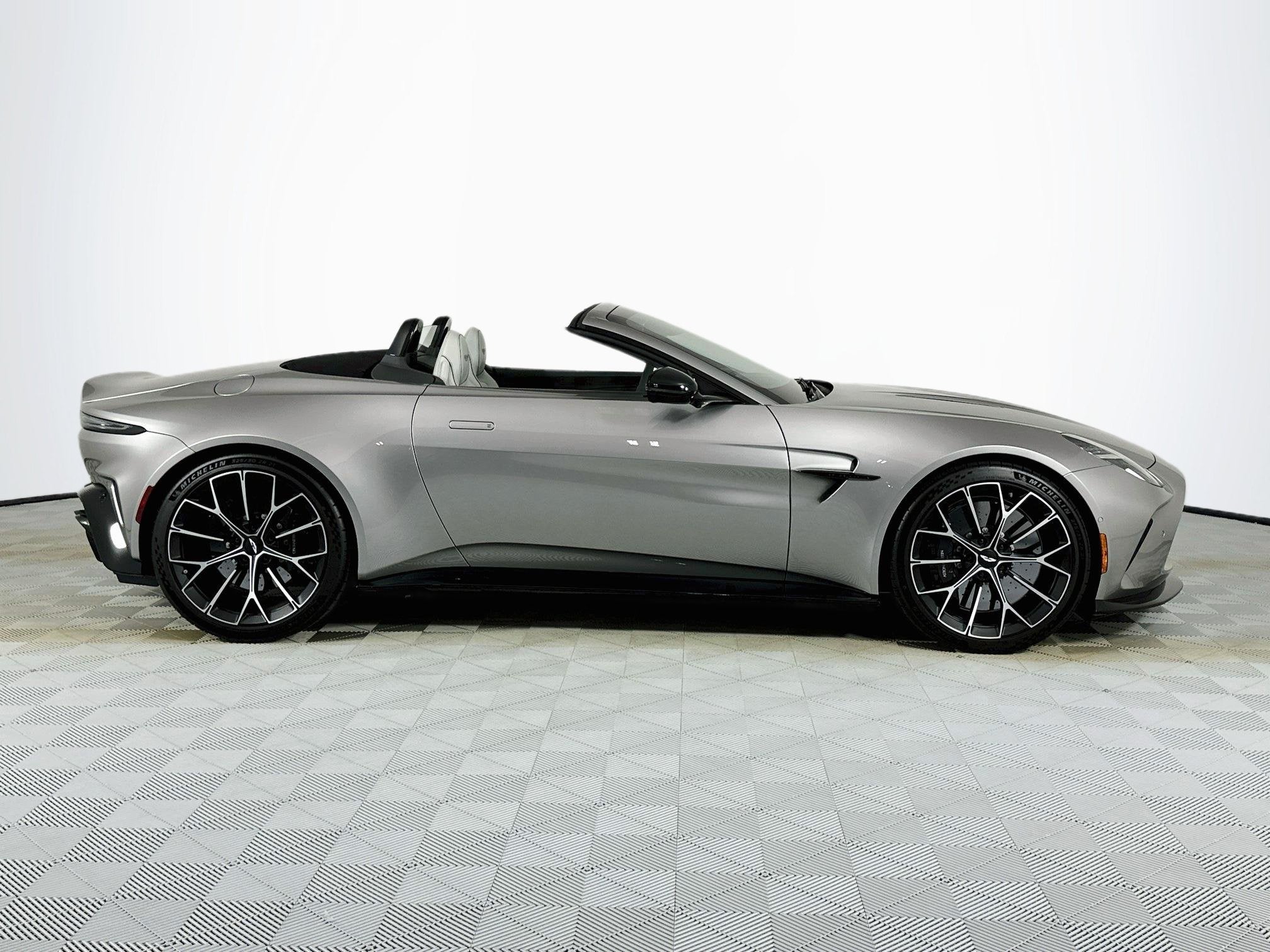 2026 Aston Martin Vantage Roadster