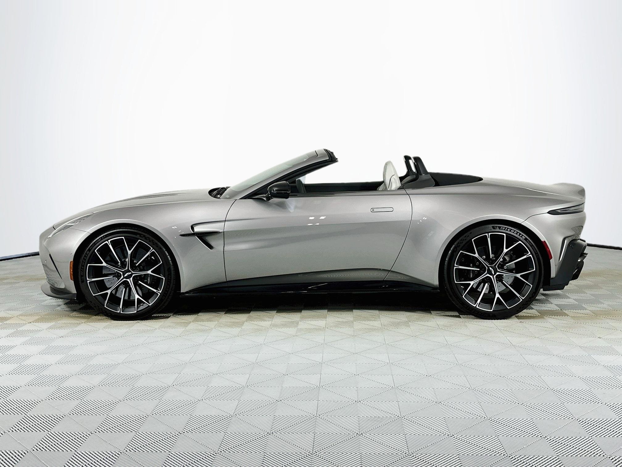 2026 Aston Martin Vantage Roadster